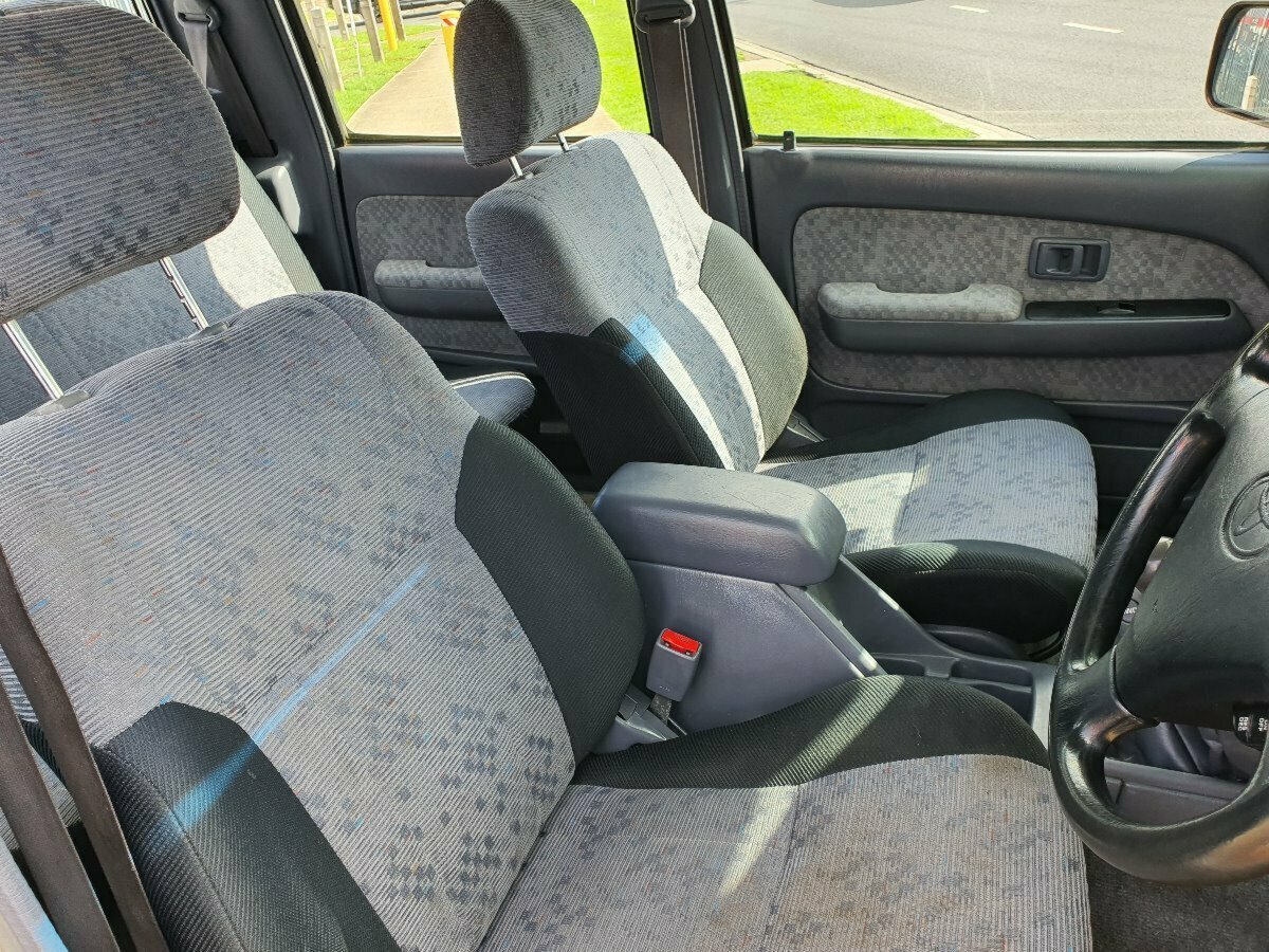 2004 TOYOTA HILUX KZN165R 5 SP MANUAL 4X4 4D DUAL CAB PICK-UP