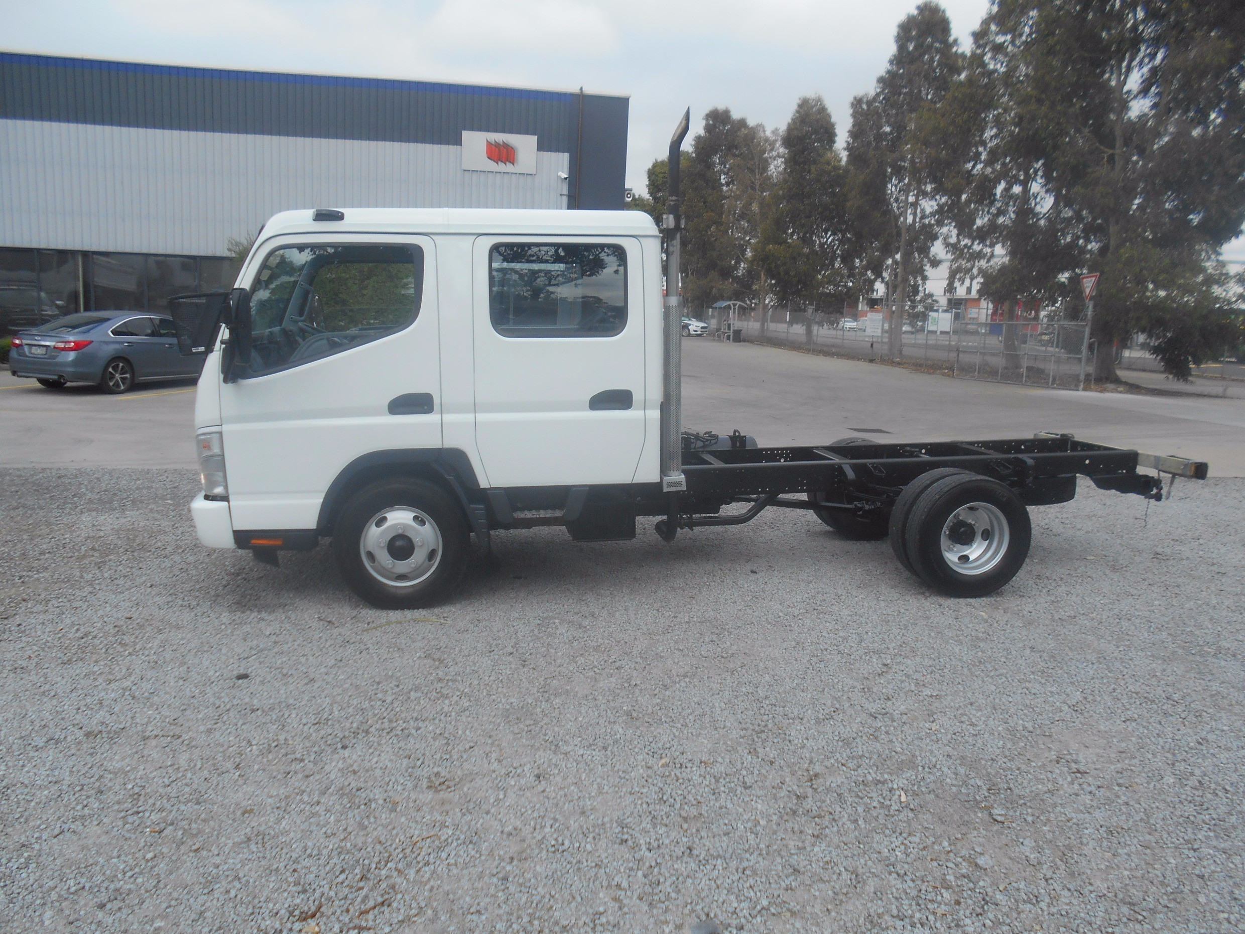 2007 MITSUBISHI CANTER ##DUAL CAB## TRUCK MANUAL CAB CHASSIS