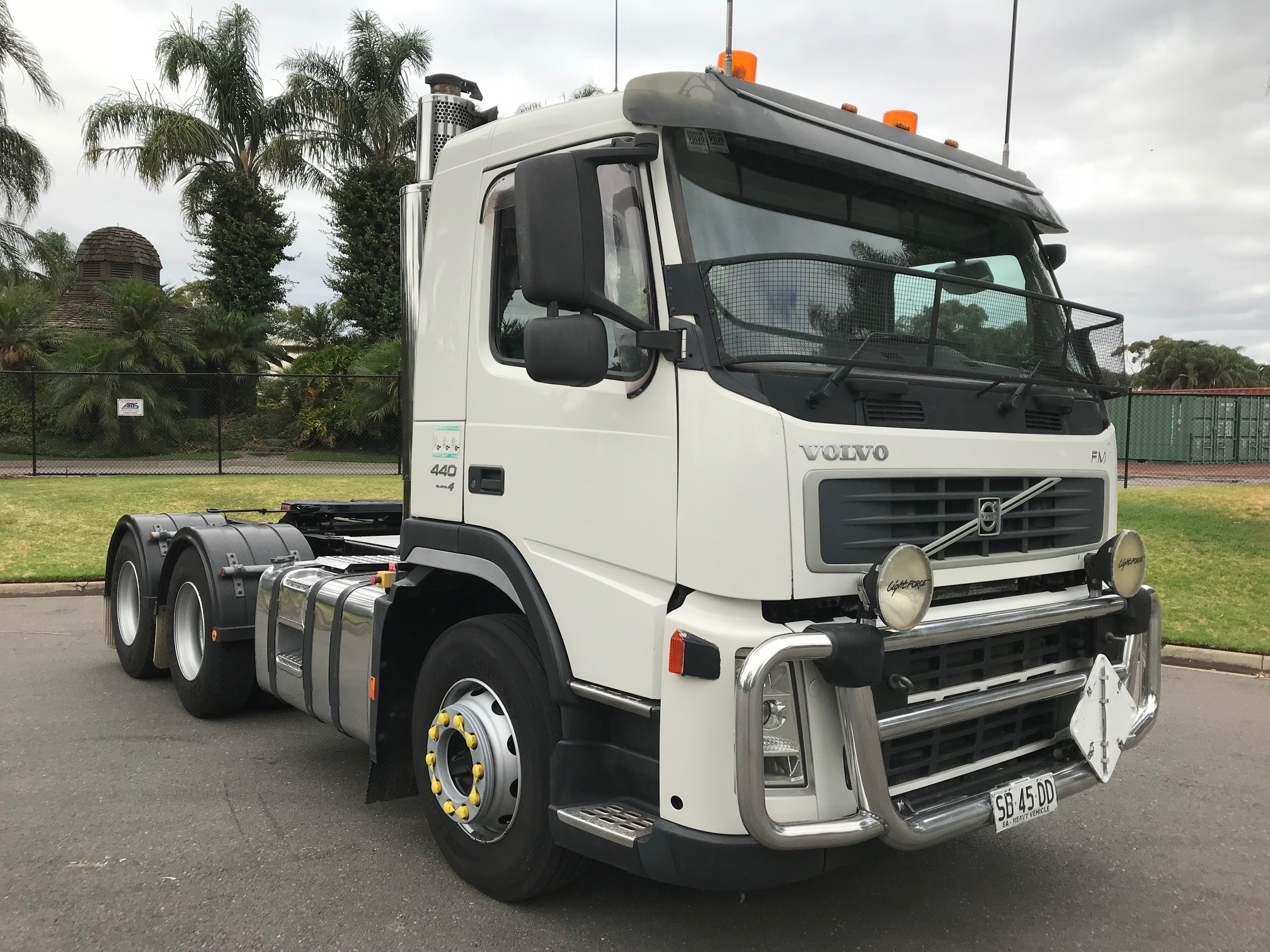 2010 VOLVO FM440 FM440 6X4 DAY CAB TRUCK AUTOMATIC PRIMEMOVER