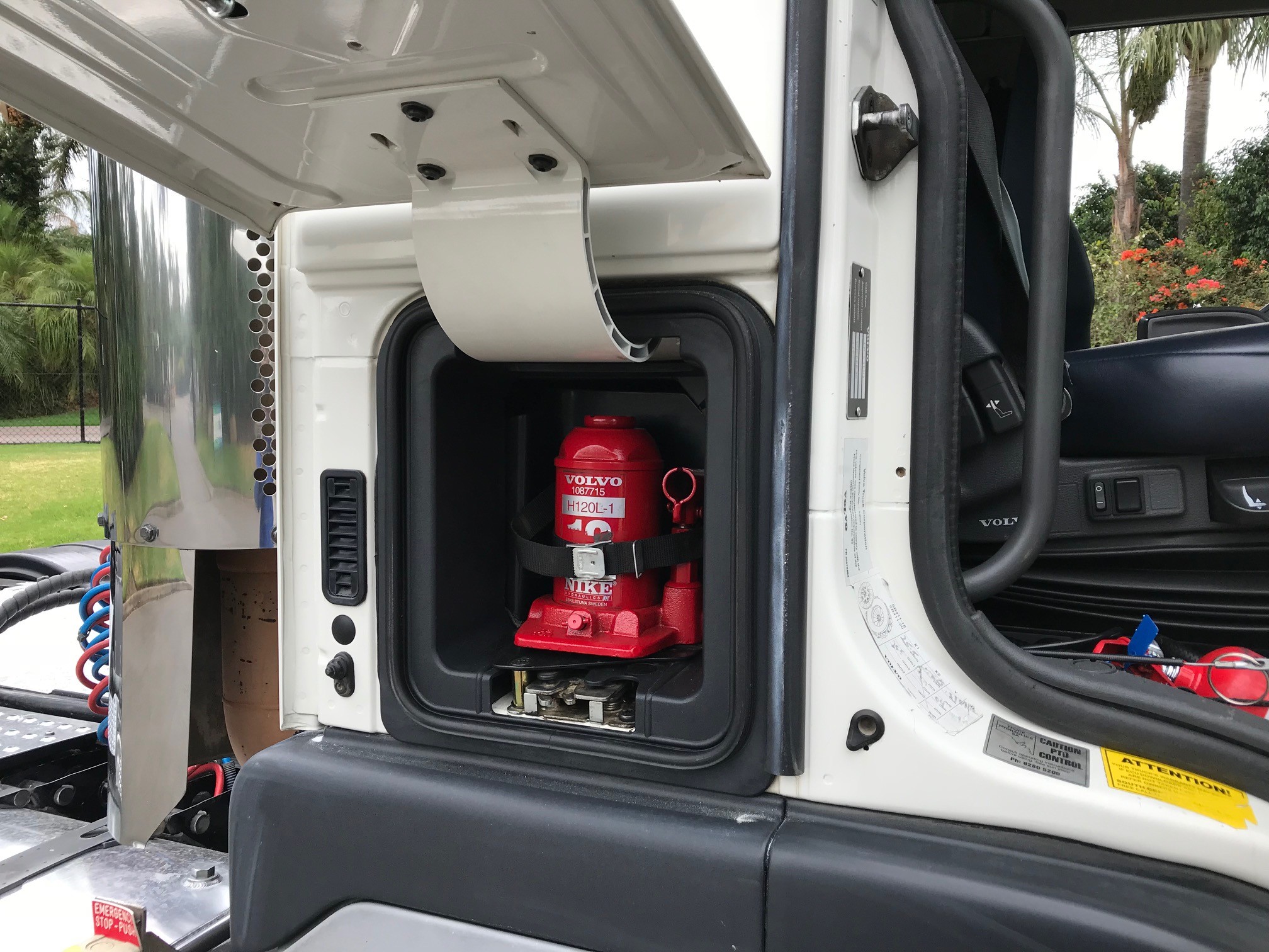2010 VOLVO FM440 FM440 6X4 DAY CAB TRUCK AUTOMATIC PRIMEMOVER