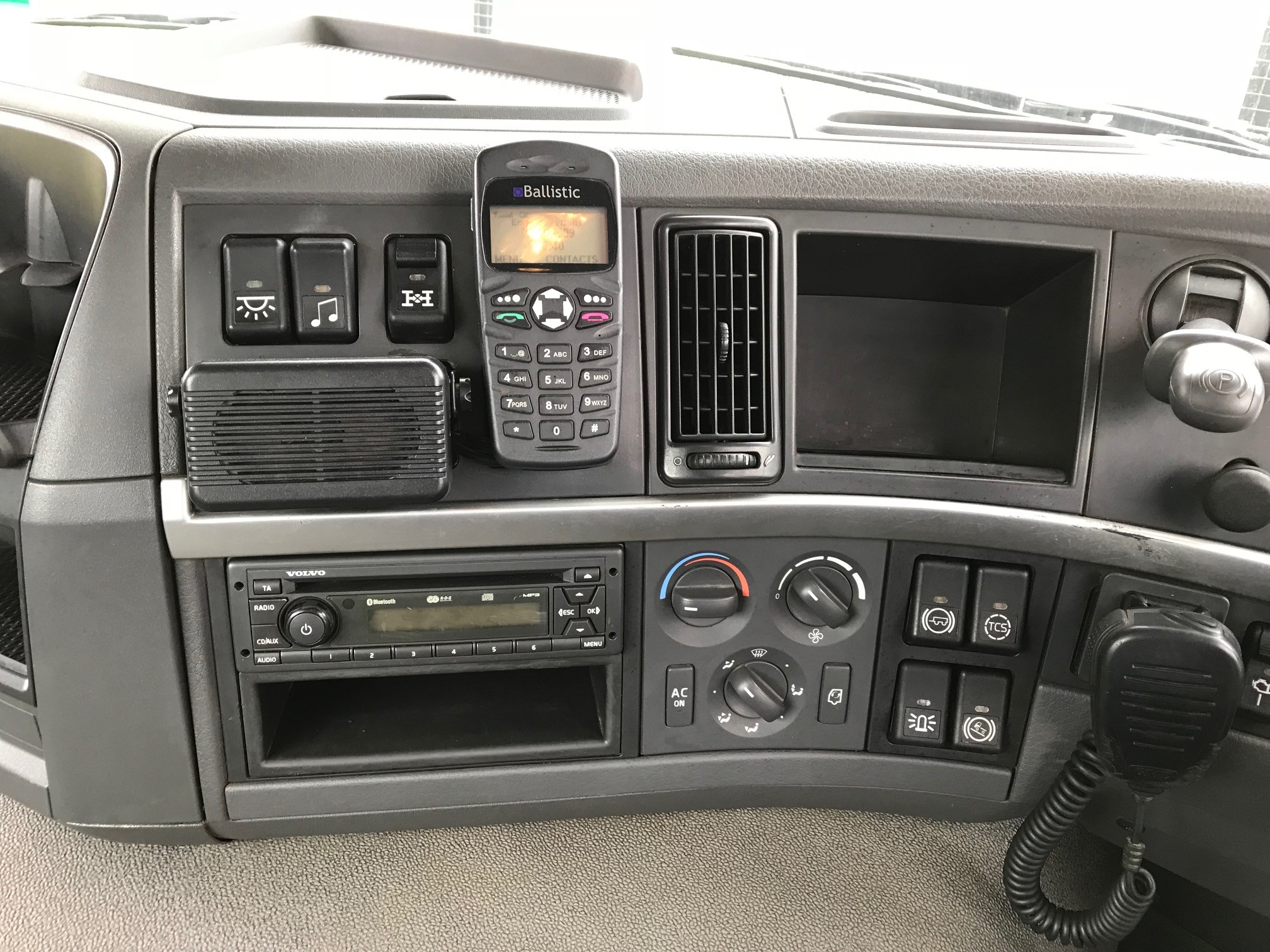 2010 VOLVO FM440 FM440 6X4 DAY CAB TRUCK AUTOMATIC PRIMEMOVER