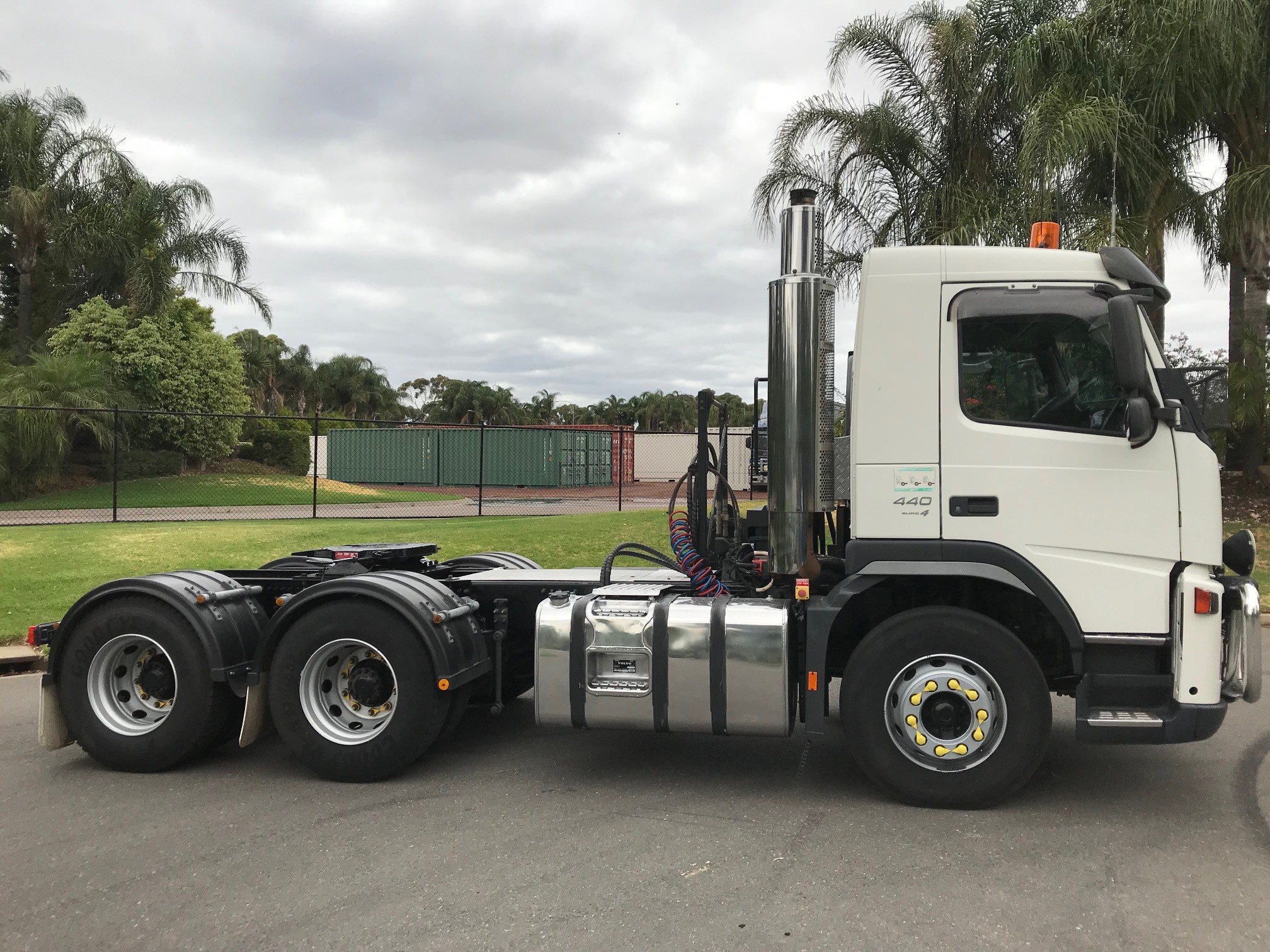 2010 VOLVO FM440 FM440 6X4 DAY CAB TRUCK AUTOMATIC PRIMEMOVER