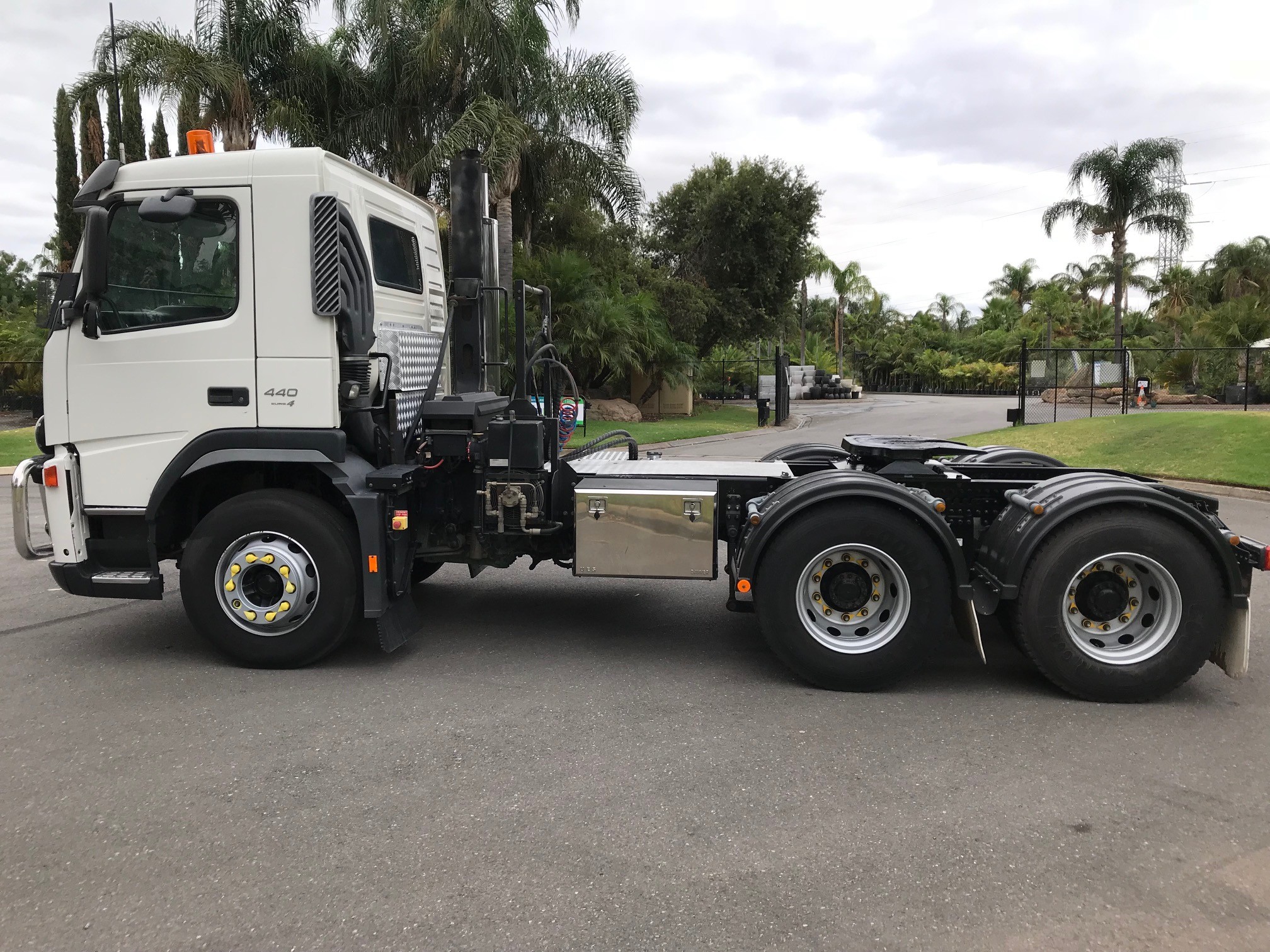 2010 VOLVO FM440 FM440 6X4 DAY CAB TRUCK AUTOMATIC PRIMEMOVER