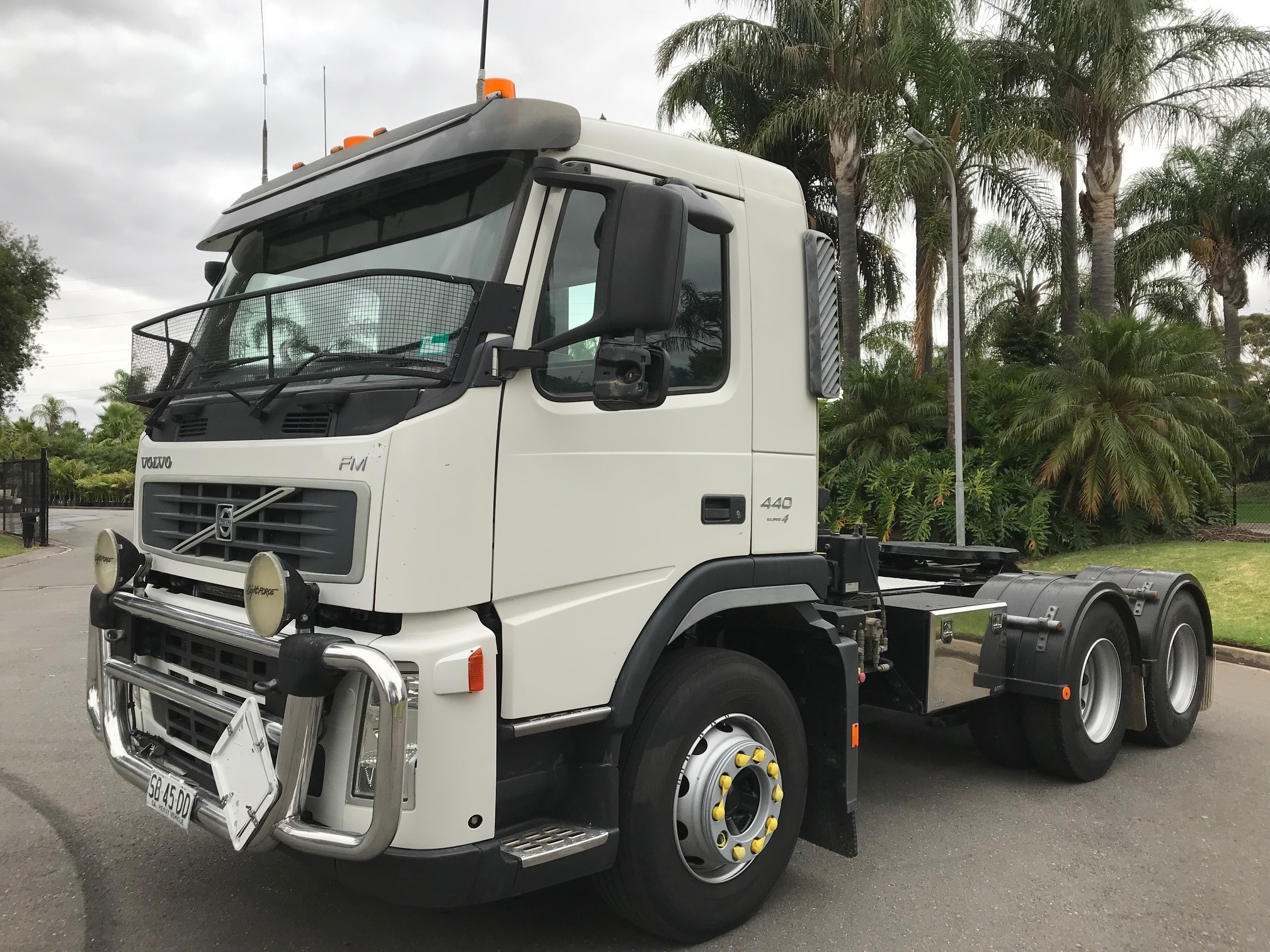 2010 VOLVO FM440 FM440 6X4 DAY CAB TRUCK AUTOMATIC PRIMEMOVER