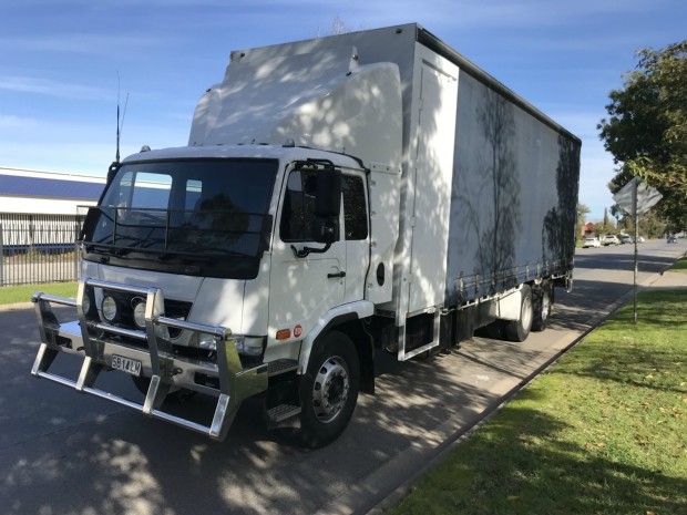 2009 UD PK10 PK 265 6X2 TRUCK MANUAL CURTAINSIDER