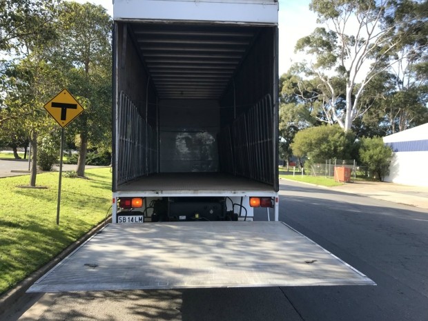 2009 UD PK10 PK 265 6X2 TRUCK MANUAL CURTAINSIDER