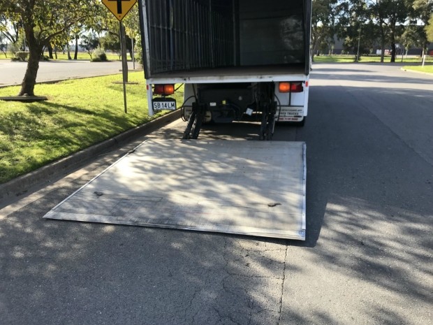 2009 UD PK10 PK 265 6X2 TRUCK MANUAL CURTAINSIDER