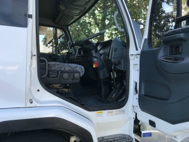 2009 UD PK10 PK 265 6X2 TRUCK MANUAL CURTAINSIDER