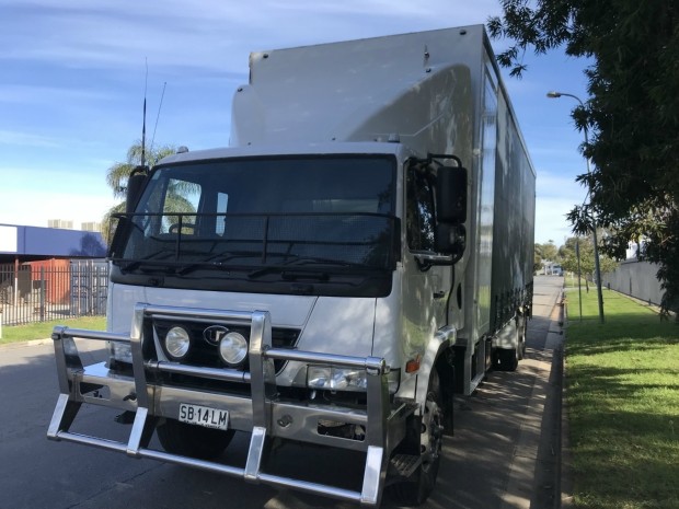 2009 UD PK10 PK 265 6X2 TRUCK MANUAL CURTAINSIDER