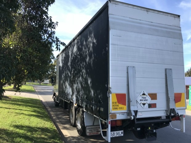 2009 UD PK10 PK 265 6X2 TRUCK MANUAL CURTAINSIDER