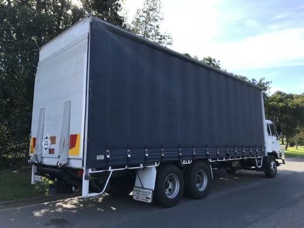 2009 UD PK10 PK 265 6X2 TRUCK MANUAL CURTAINSIDER