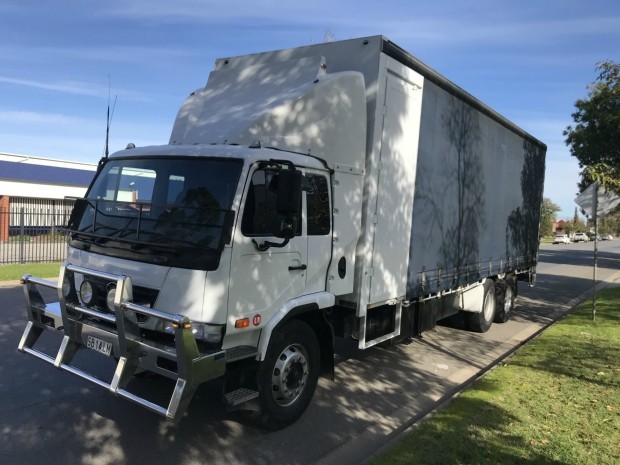 2009 UD PK10 PK 265 6X2 TRUCK MANUAL CURTAINSIDER