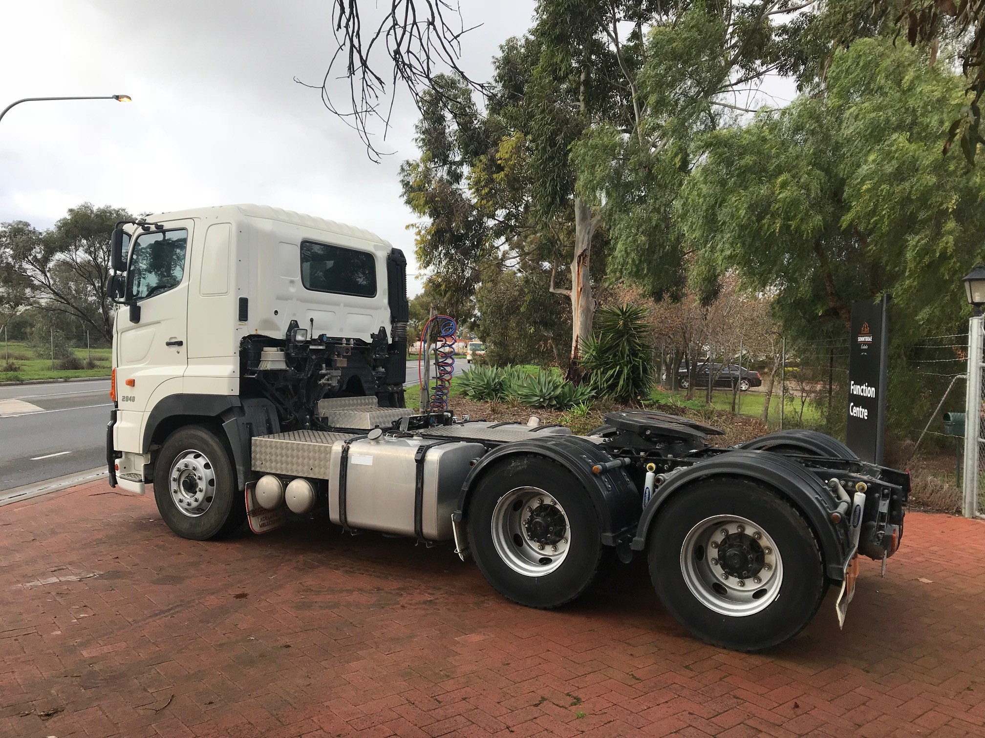 2010 HINO SS - 700 SERIES 2848 TRUCK AMT PRIMEMOVER