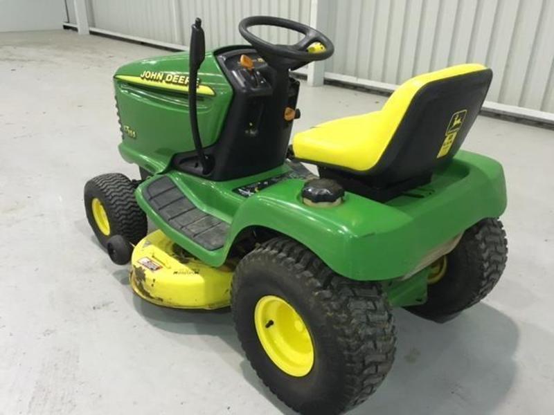 JOHN DEERE LT155 RIDE ON