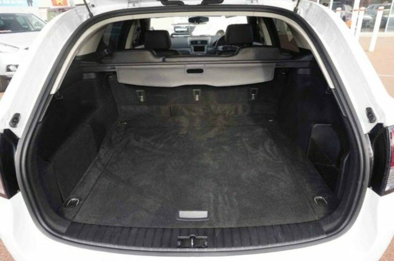 2011 HOLDEN CALAIS VE II