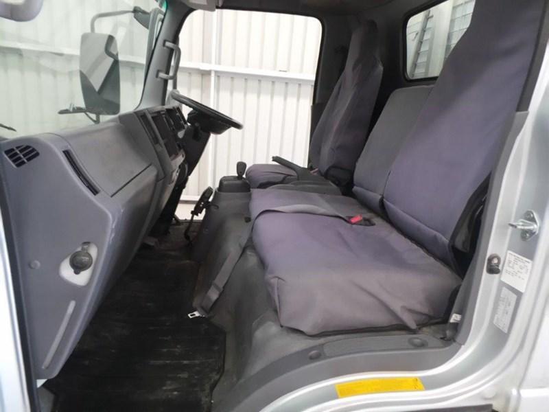 2010 ISUZU NPR200