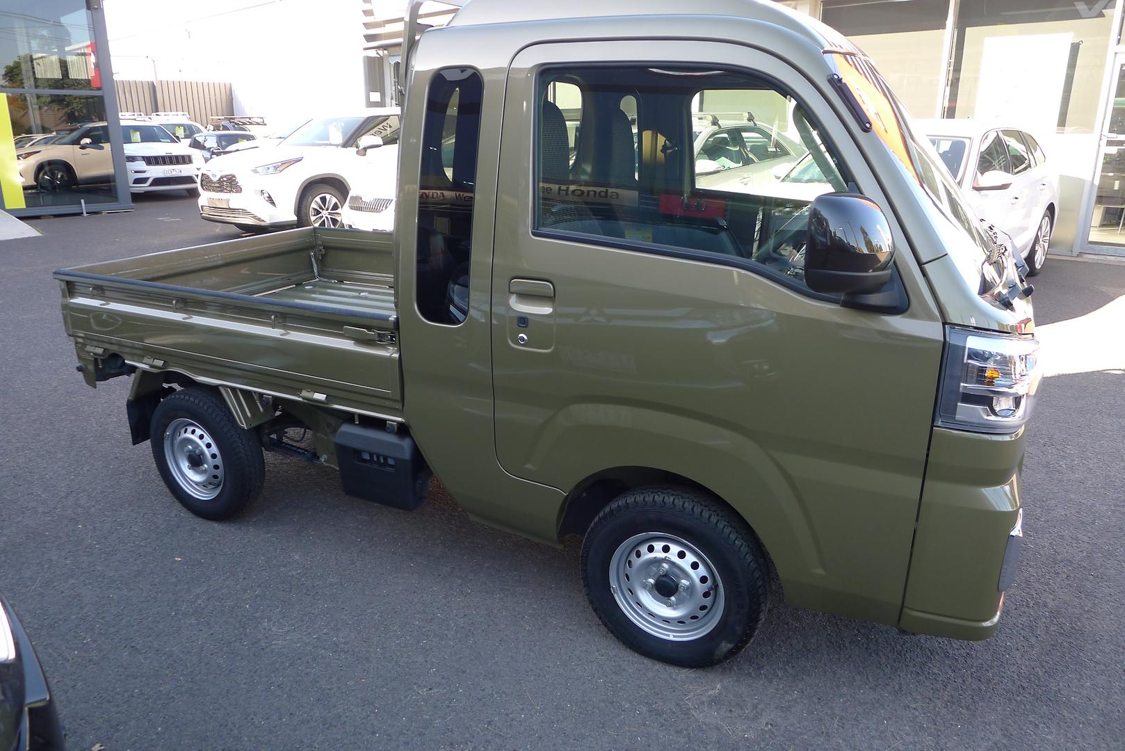 2022 DAIHATSU HI-JET JUMBO AUTO TRAY