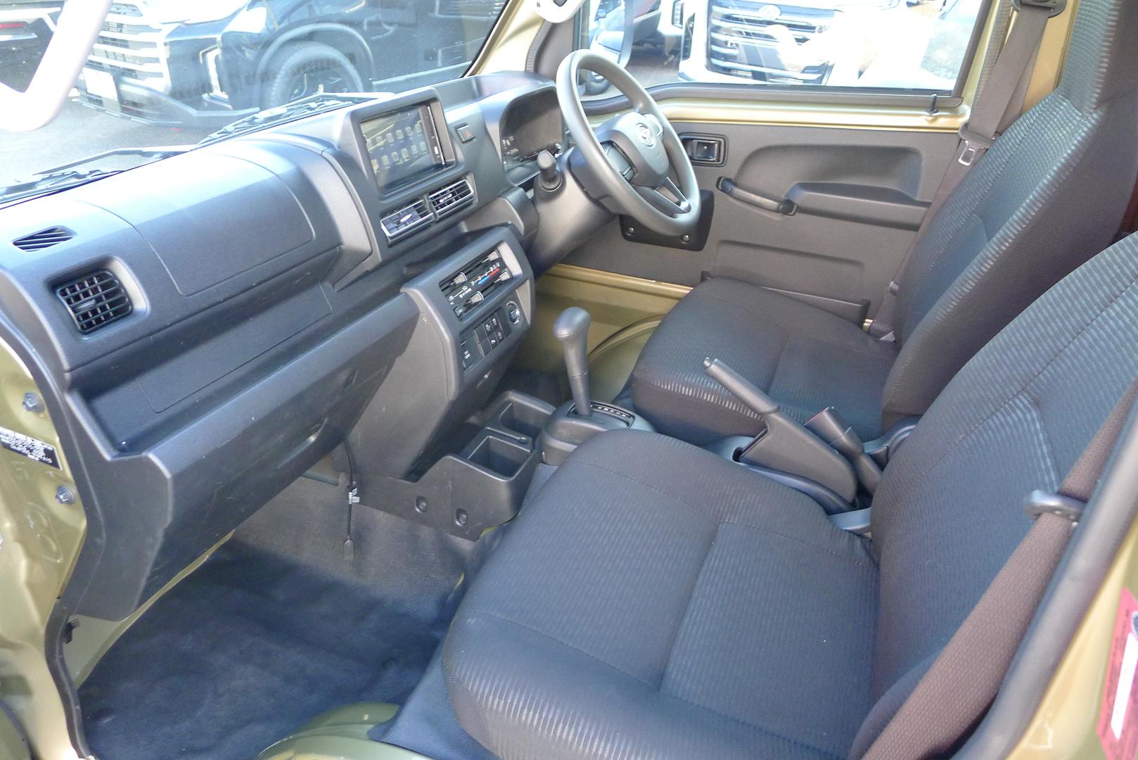 2022 DAIHATSU HI-JET JUMBO AUTO TRAY