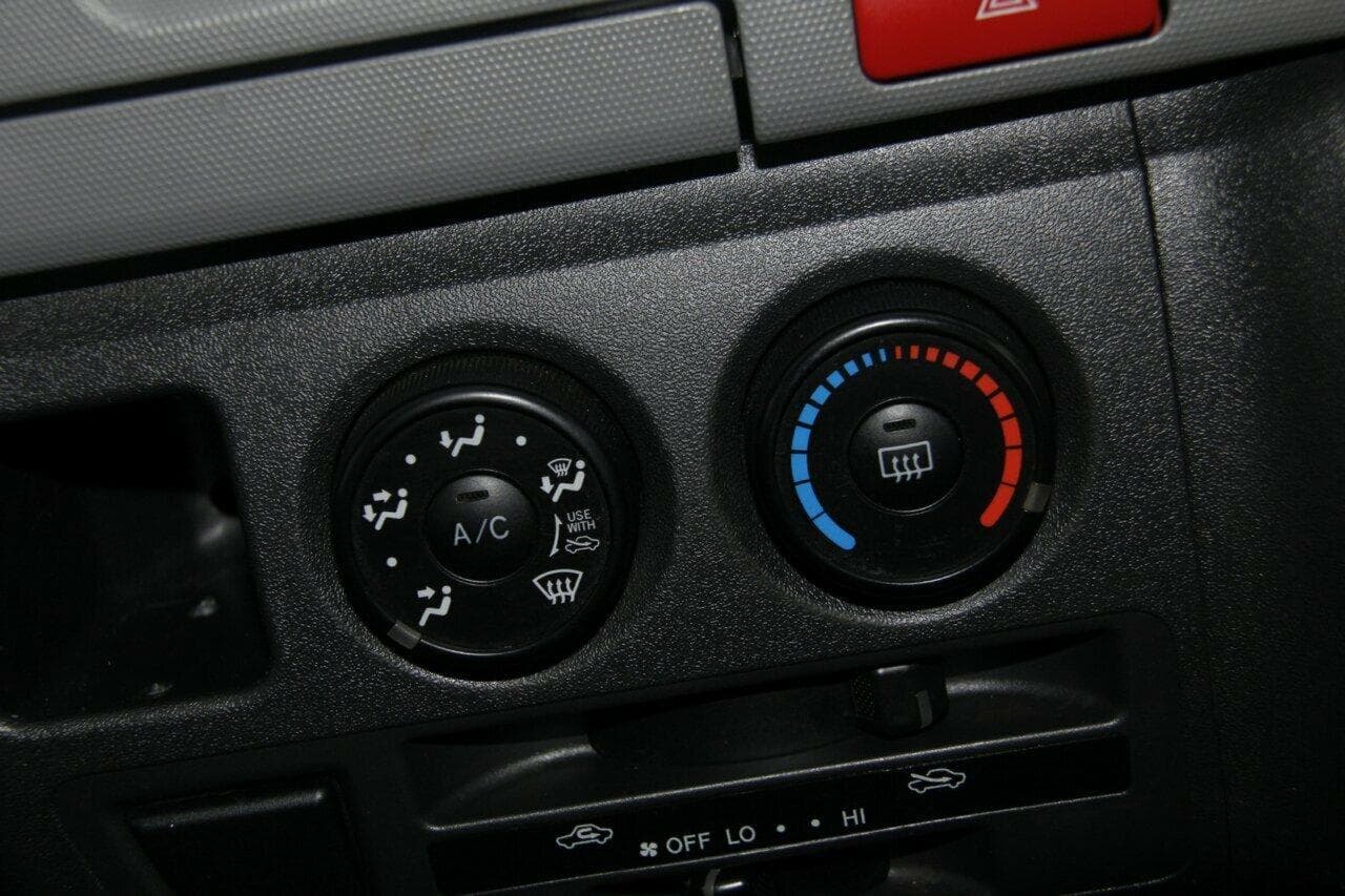 2013 TOYOTA HIACE KDH201R MANUAL VAN