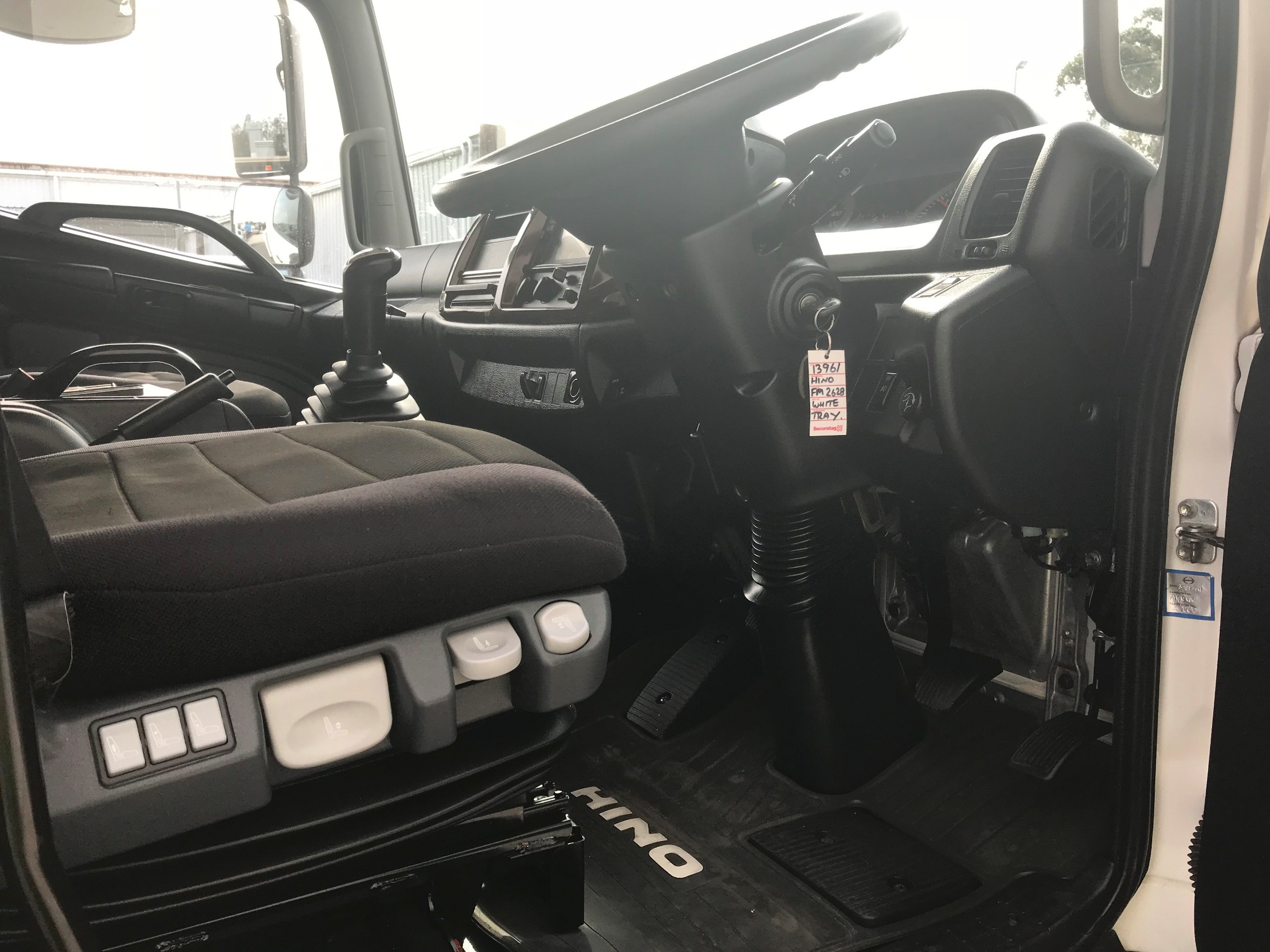 2013 HINO FM 2628-500 SERIES FM 2628 - 500 SERIES TRUCK MANUAL TRAY