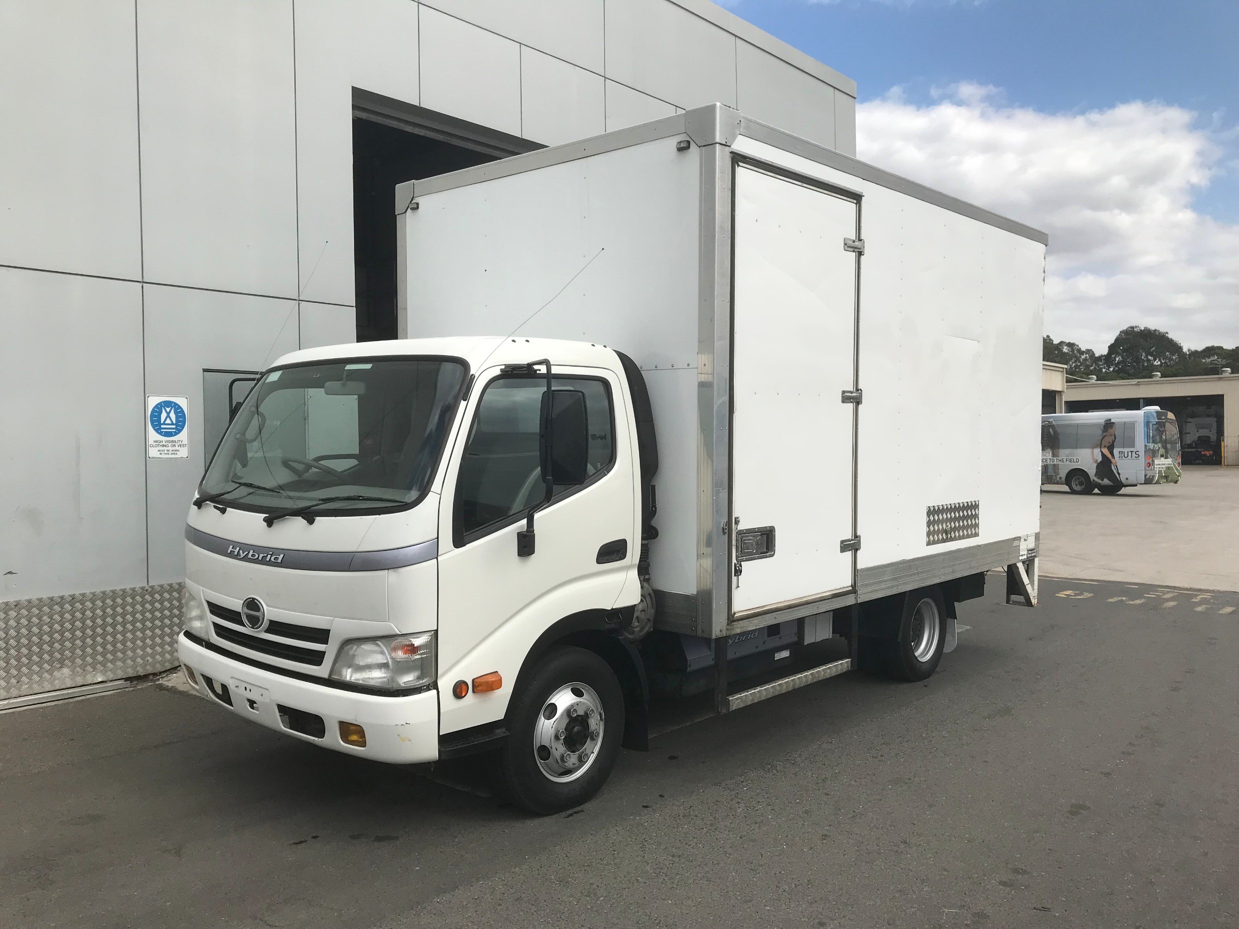 2010 HINO 714 - 300 SERIES HYBRID DUTRO 714 TRUCK MANUAL PANTECH