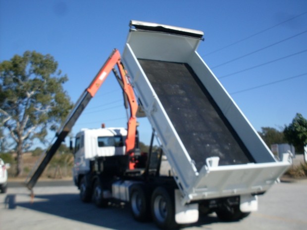 2008 MITSUBISHI FS TIPPER CRANE TRUCK MANUAL CRANE TRUCK