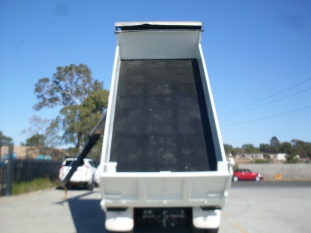 2008 MITSUBISHI FS TIPPER CRANE TRUCK MANUAL CRANE TRUCK