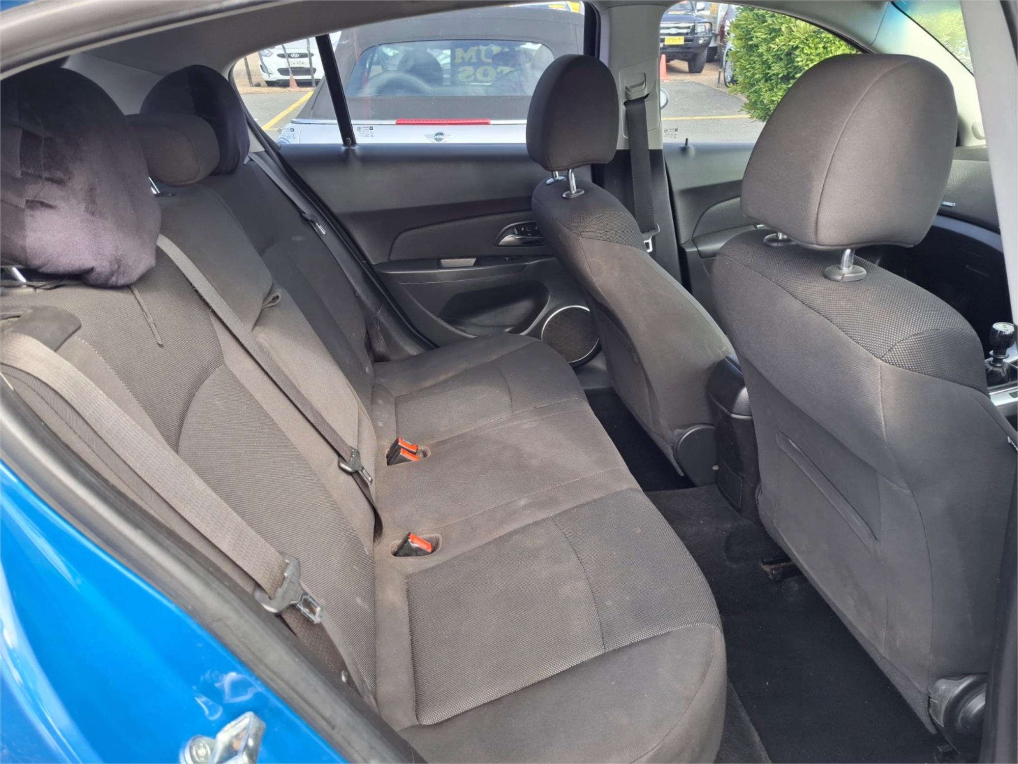 2013 HOLDEN CRUZE JH MY14 EQUIPE 5 SP MANUAL 5D HATCHBACK