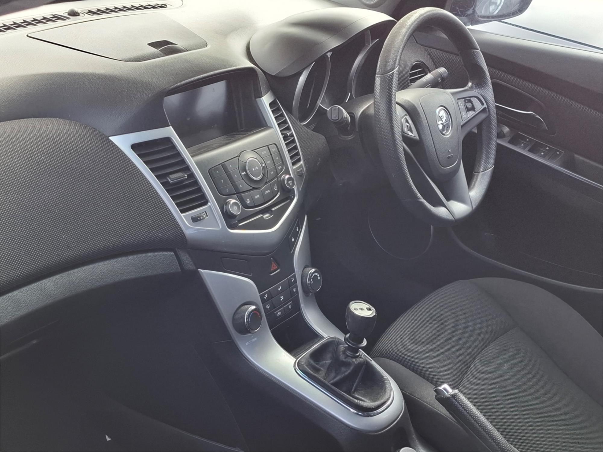2013 HOLDEN CRUZE JH MY14 EQUIPE 5 SP MANUAL 5D HATCHBACK