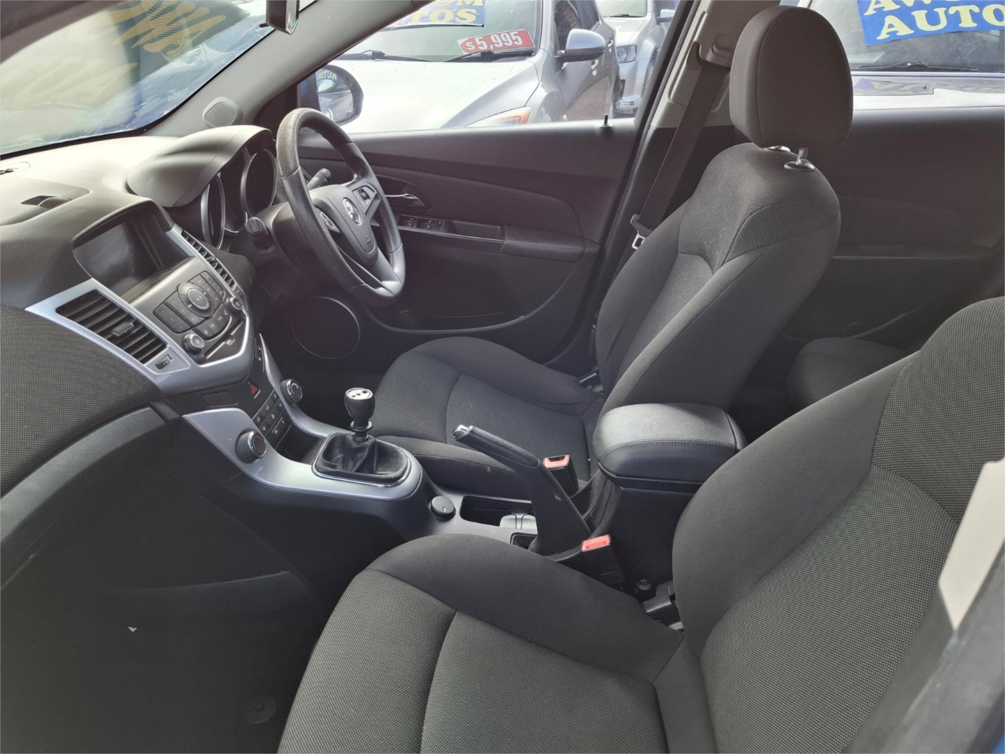 2013 HOLDEN CRUZE JH MY14 EQUIPE 5 SP MANUAL 5D HATCHBACK