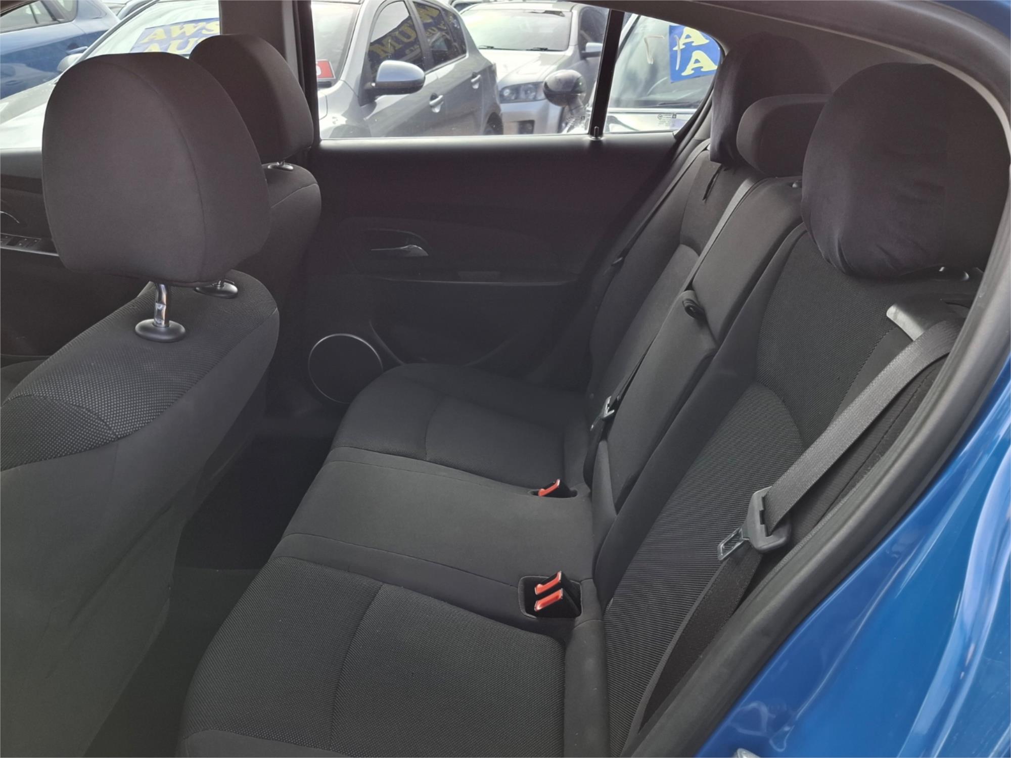 2013 HOLDEN CRUZE JH MY14 EQUIPE 5 SP MANUAL 5D HATCHBACK