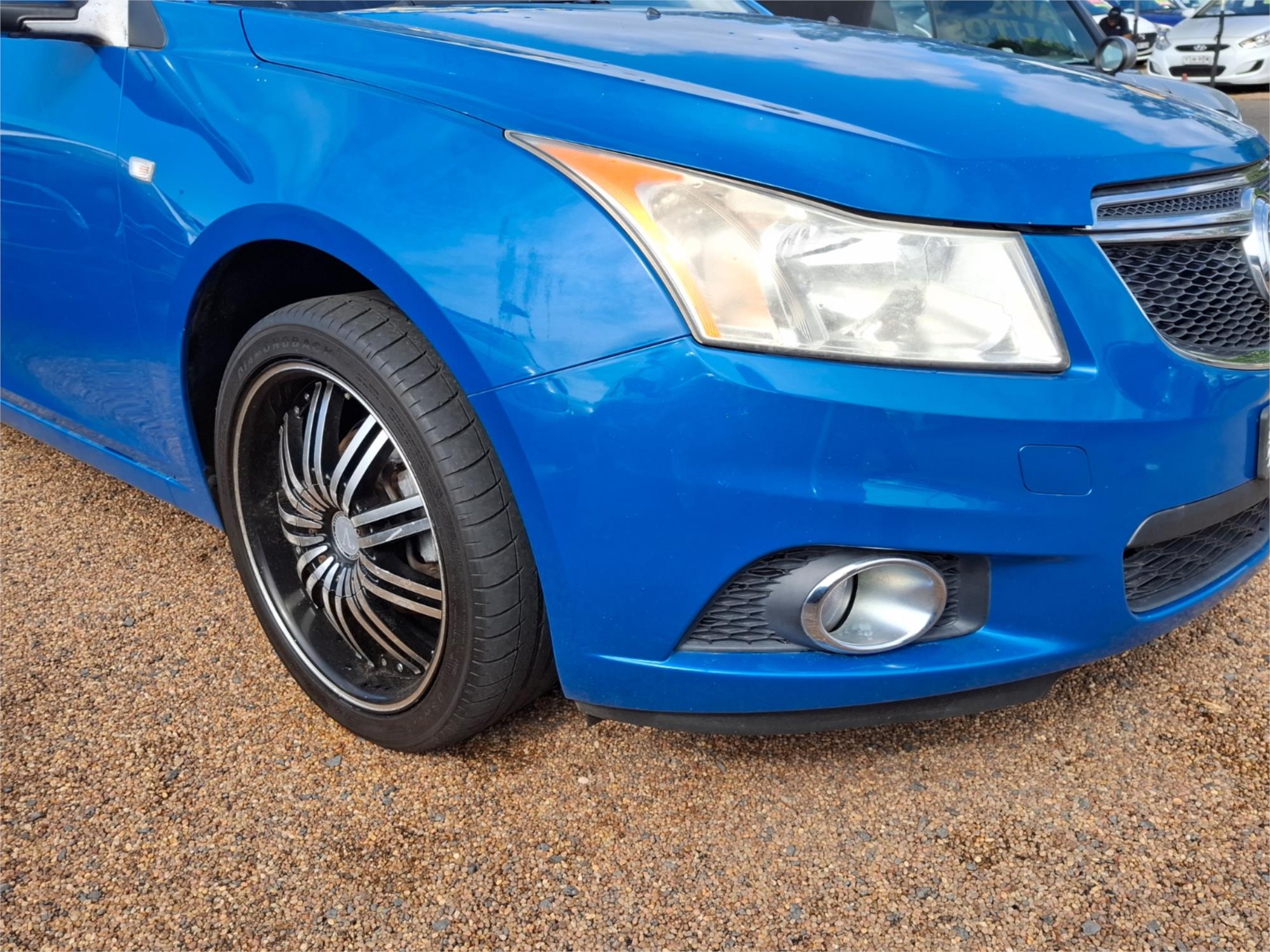 2013 HOLDEN CRUZE JH MY14 EQUIPE 5 SP MANUAL 5D HATCHBACK