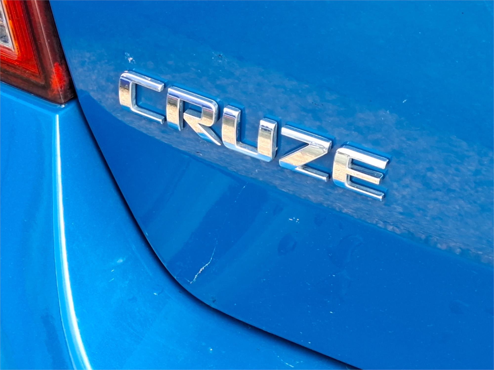 2013 HOLDEN CRUZE JH MY14 EQUIPE 5 SP MANUAL 5D HATCHBACK