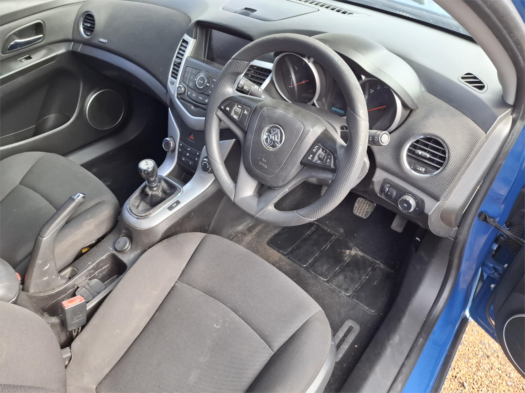 2013 HOLDEN CRUZE JH MY14 EQUIPE 5 SP MANUAL 5D HATCHBACK