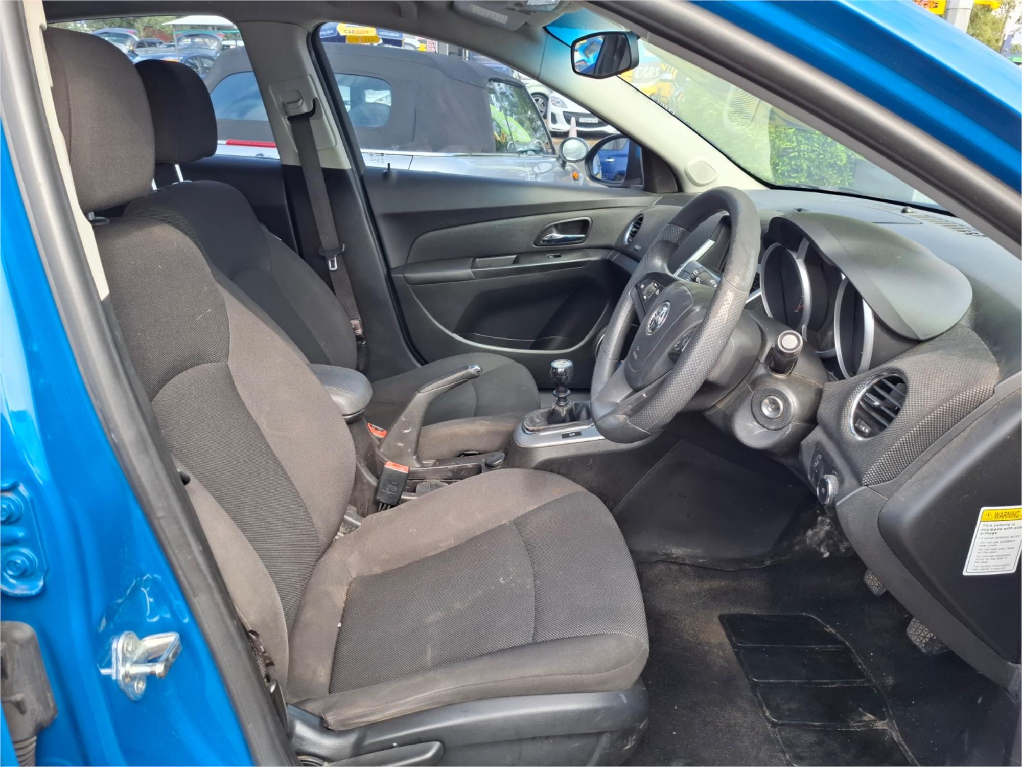 2013 HOLDEN CRUZE JH MY14 EQUIPE 5 SP MANUAL 5D HATCHBACK