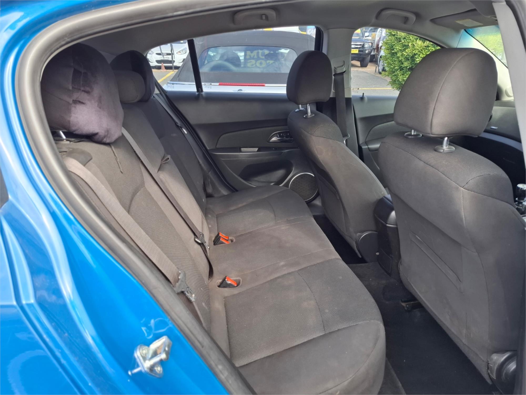 2013 HOLDEN CRUZE JH MY14 EQUIPE 5 SP MANUAL 5D HATCHBACK