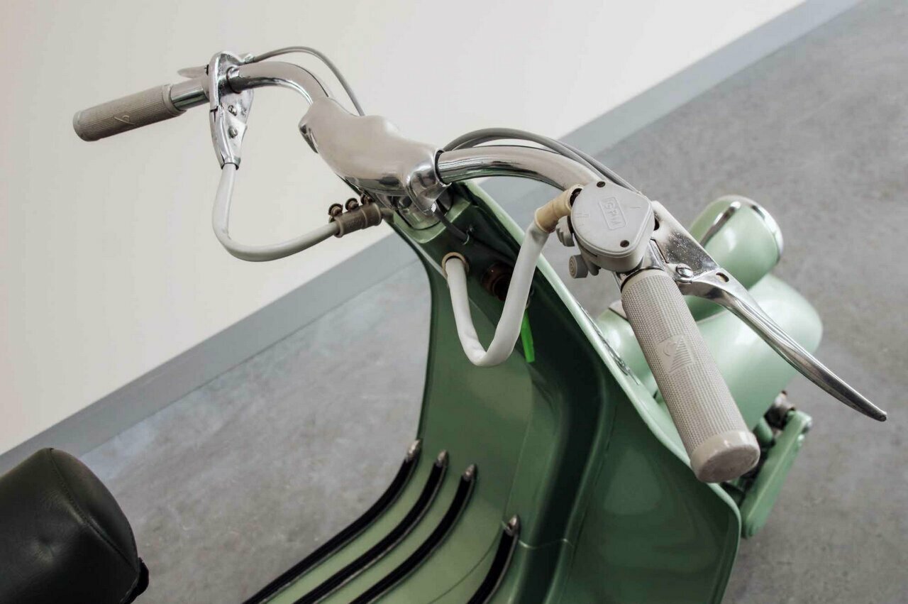 1952 VESPA 125 VM1 SCOOTER