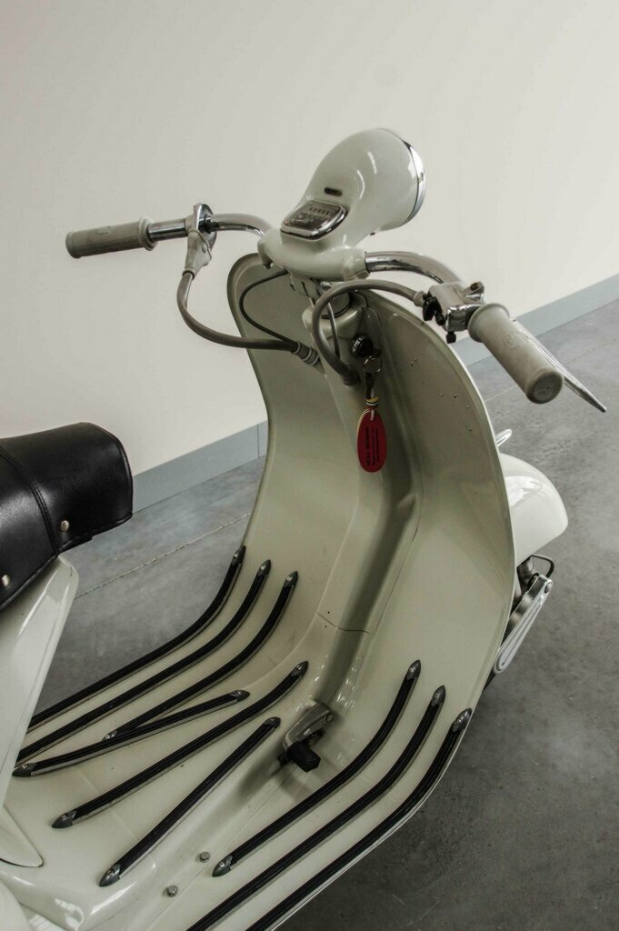 1955 VESPA 150 STRUZZO