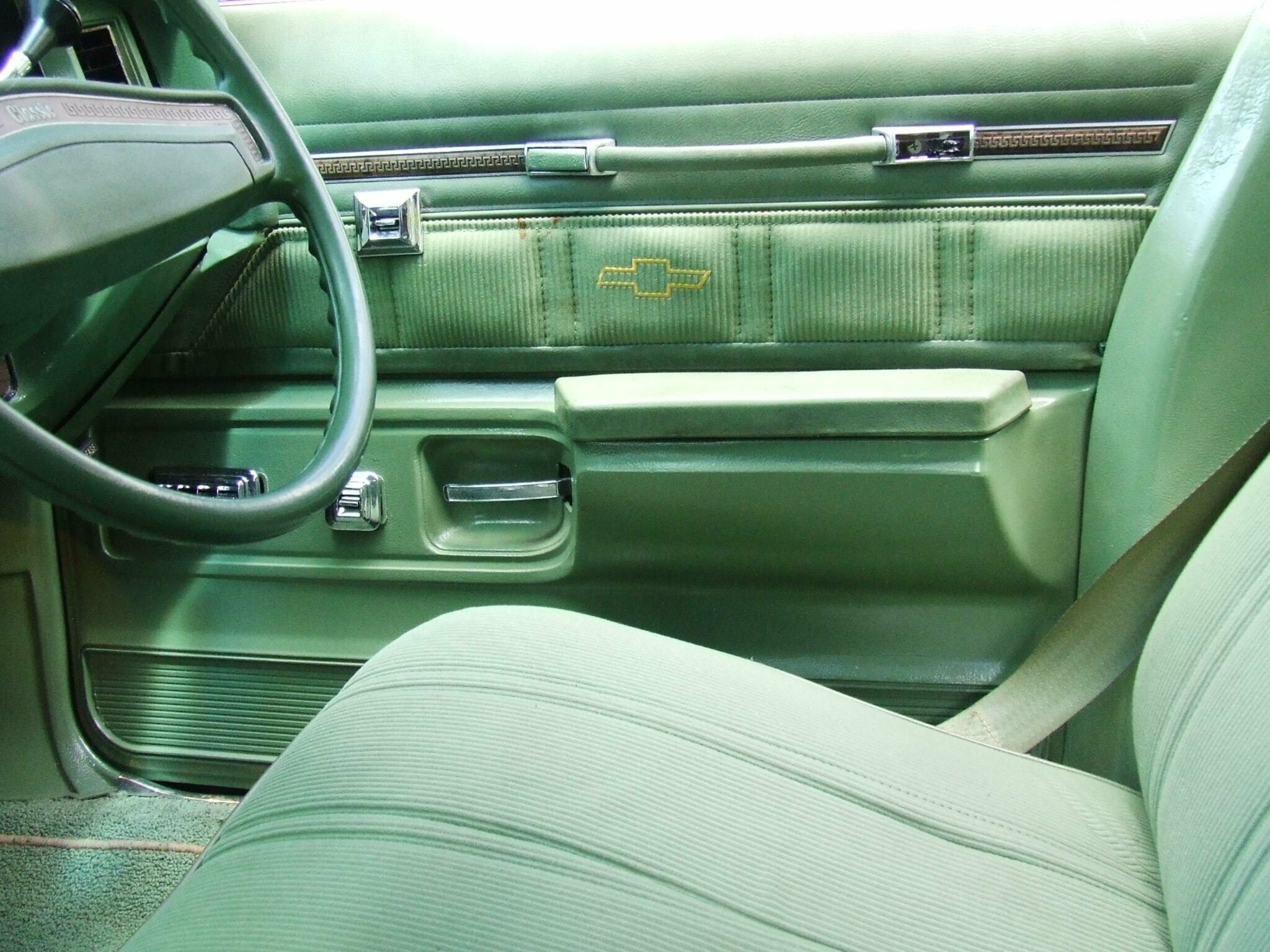 1974 CHEVROLET CAPRICE AUTOMATIC SEDAN