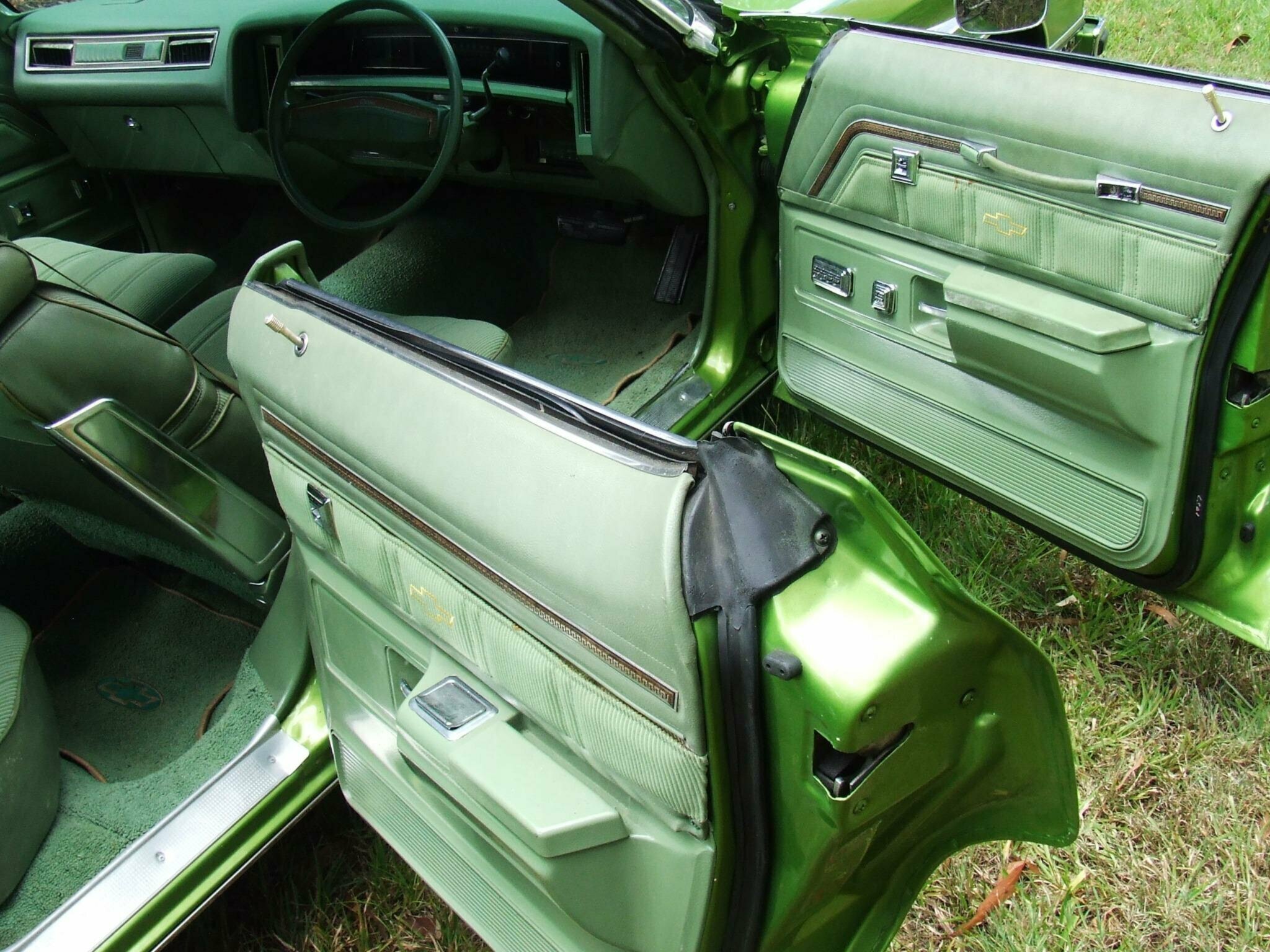 1974 CHEVROLET CAPRICE AUTOMATIC SEDAN
