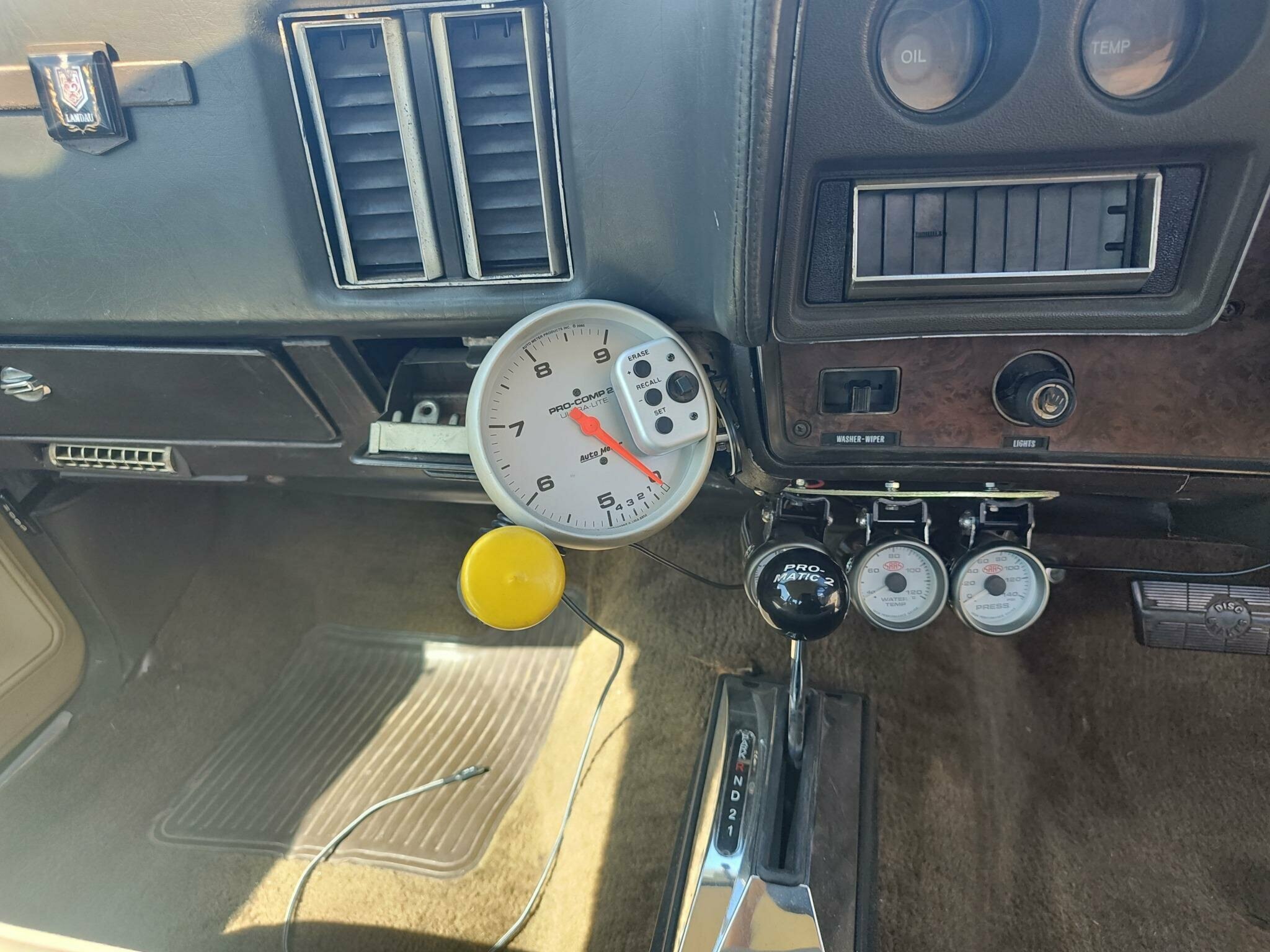 1974 CHEVROLET MONTE CARLO LANDAU AUTOMATIC SEDAN