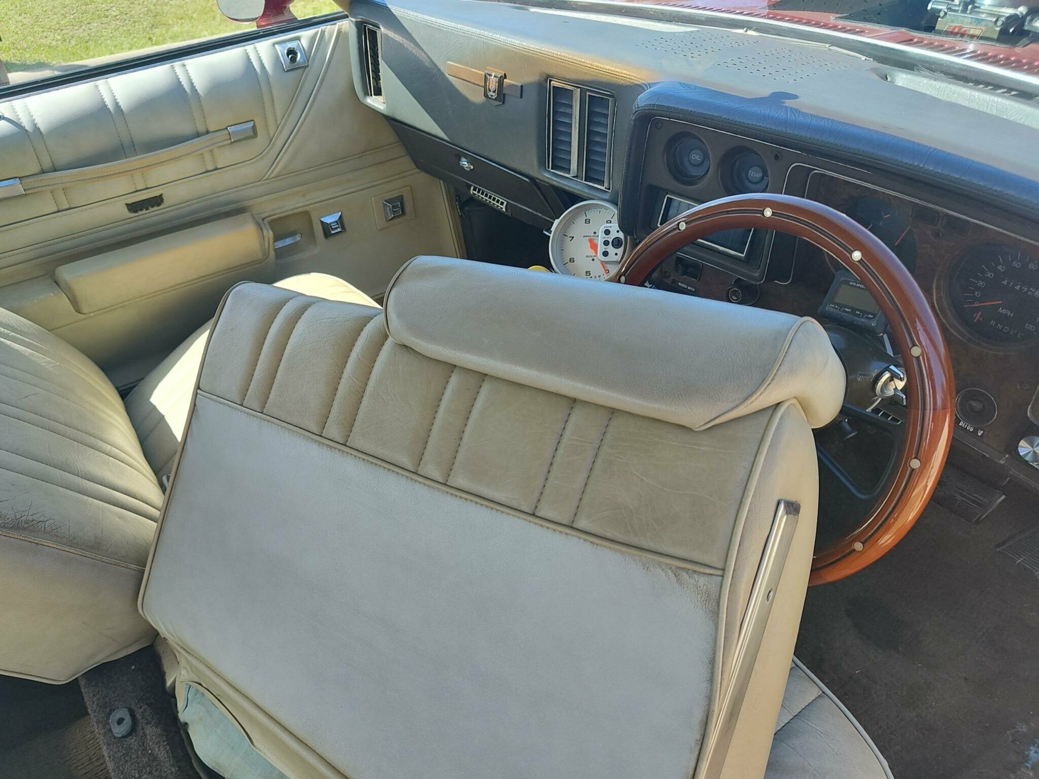 1974 CHEVROLET MONTE CARLO LANDAU AUTOMATIC SEDAN