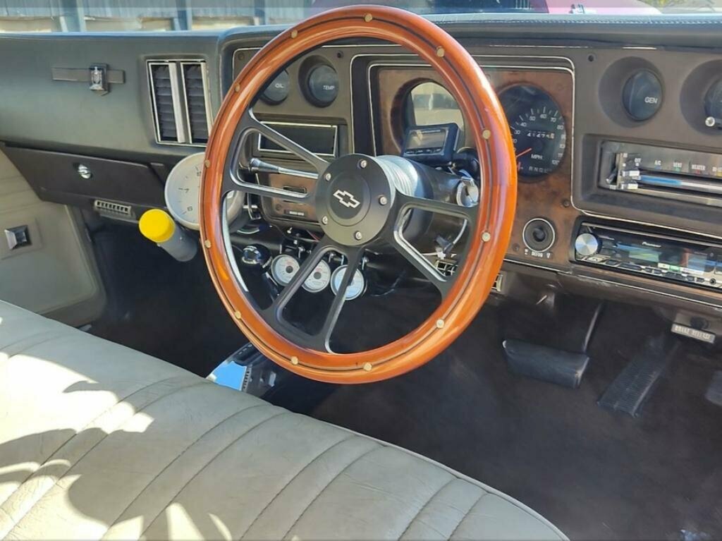 1974 CHEVROLET MONTE CARLO LANDAU AUTOMATIC SEDAN