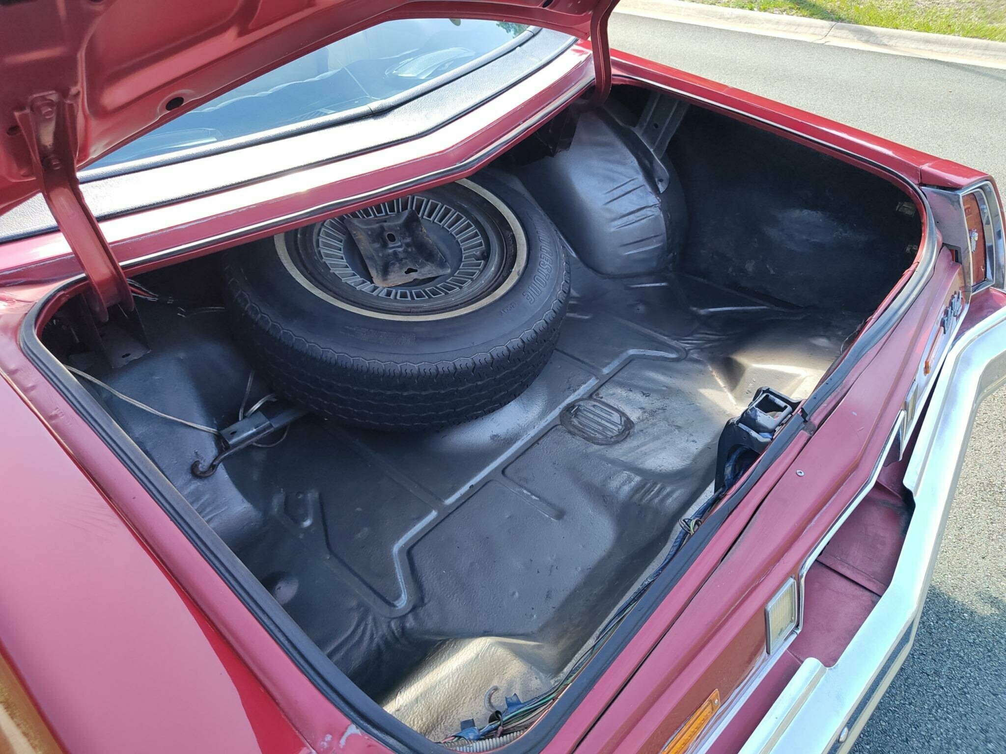 1974 CHEVROLET MONTE CARLO LANDAU AUTOMATIC SEDAN