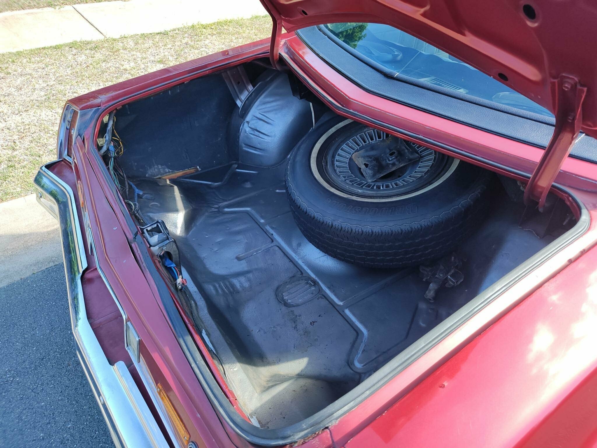 1974 CHEVROLET MONTE CARLO LANDAU AUTOMATIC SEDAN