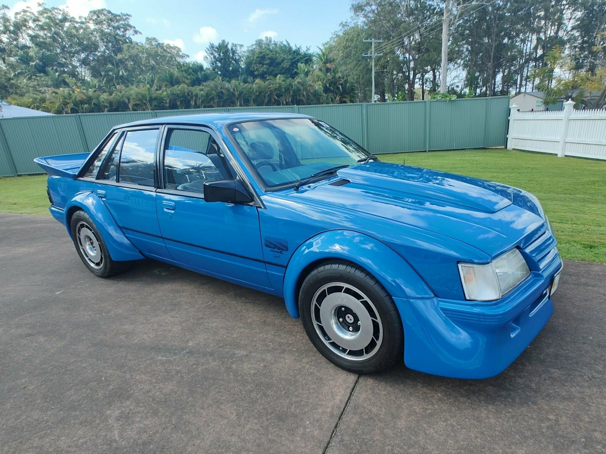 1985 HOLDEN COMMODORE VK EXECUTIVE AUTOMATIC SEDAN