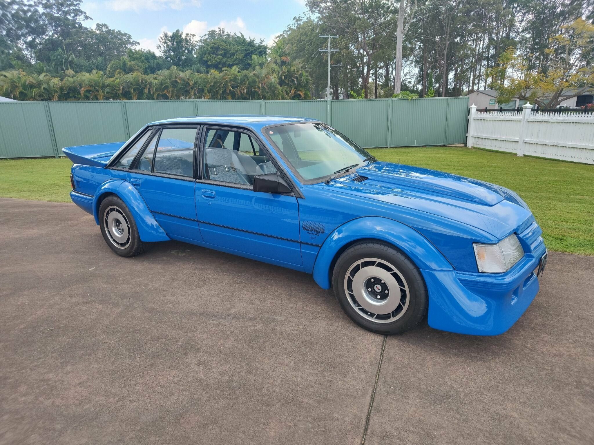 1985 HOLDEN COMMODORE VK EXECUTIVE AUTOMATIC SEDAN