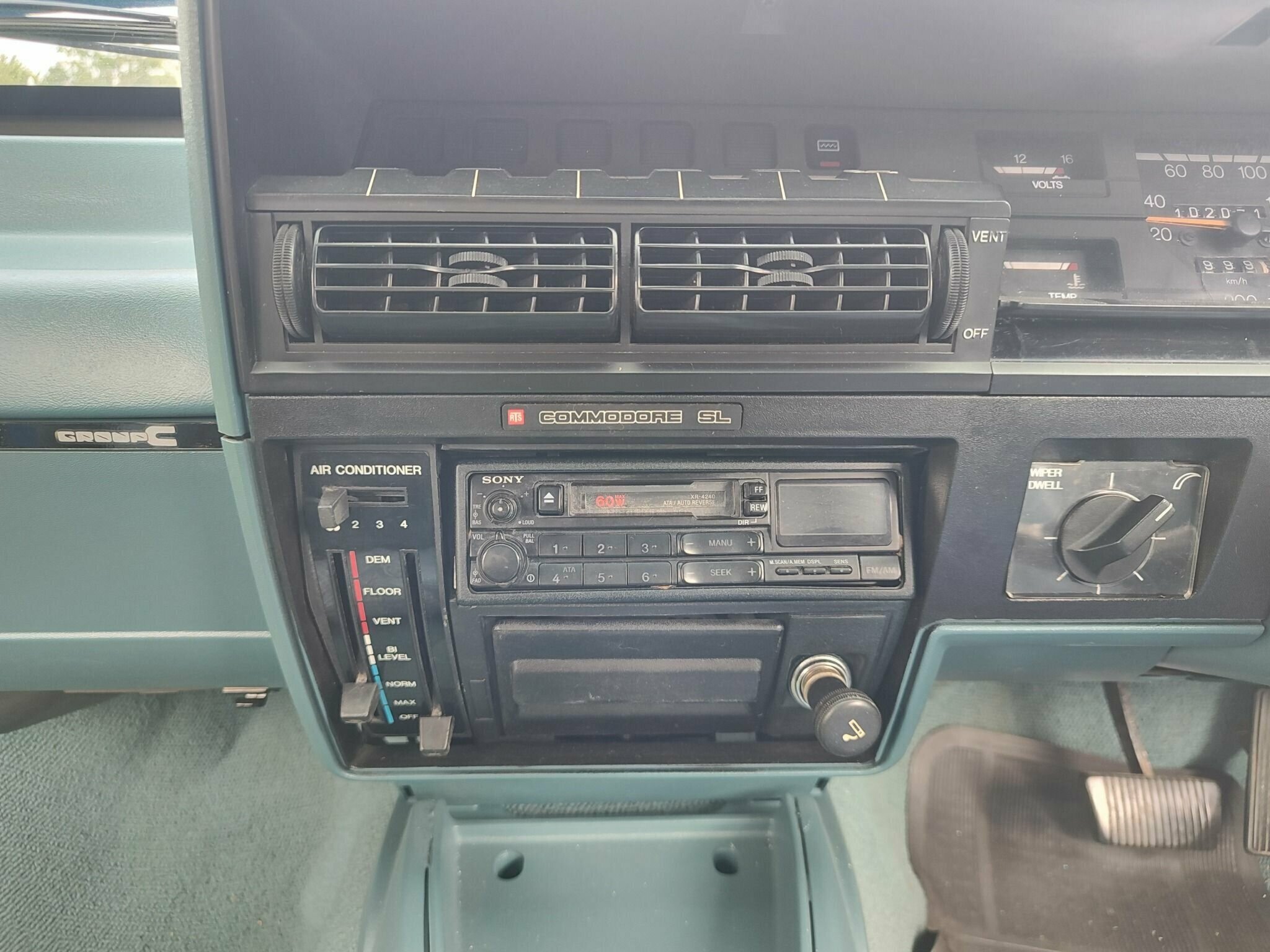 1985 HOLDEN COMMODORE VK EXECUTIVE AUTOMATIC SEDAN