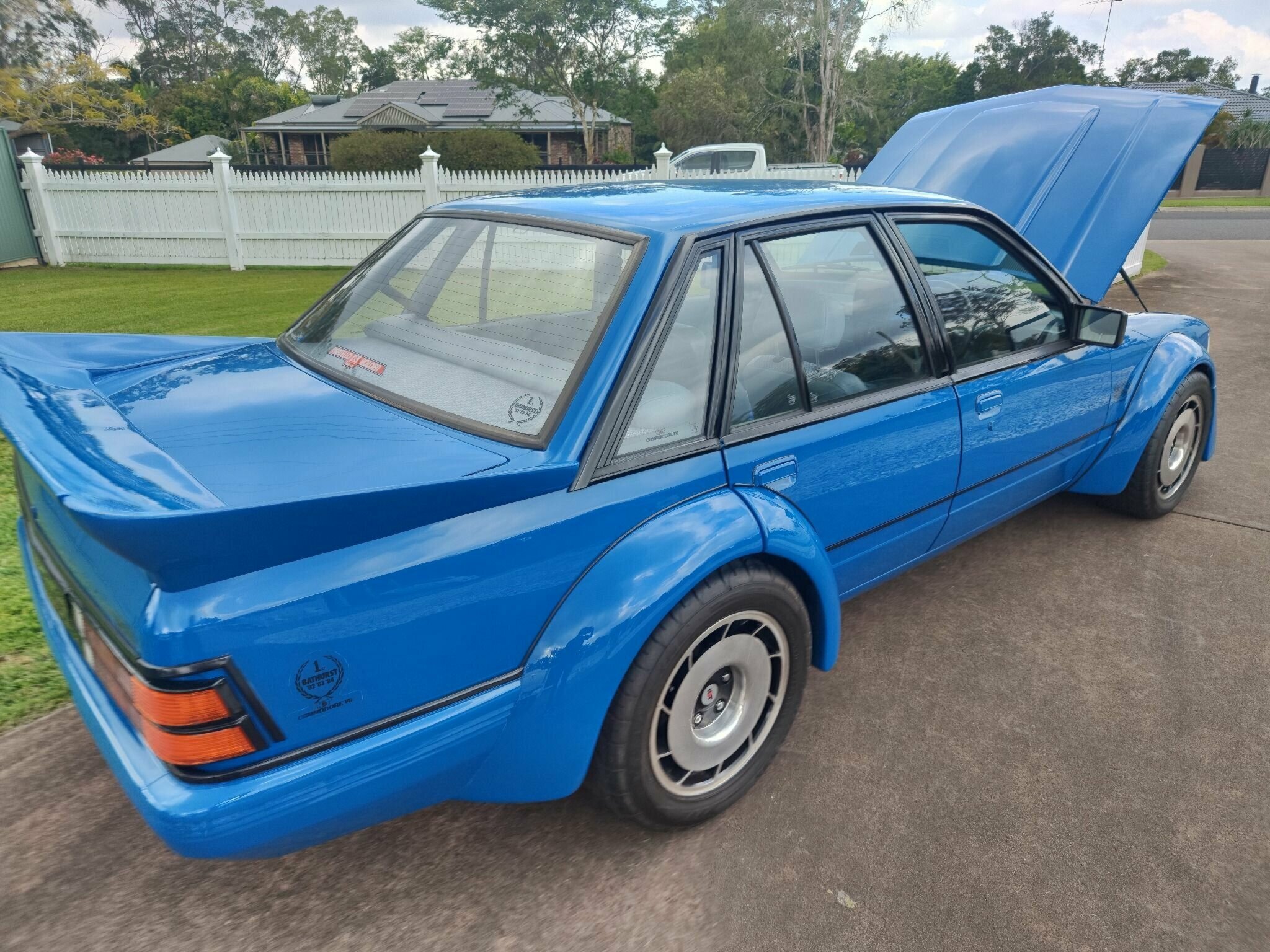 1985 HOLDEN COMMODORE VK EXECUTIVE AUTOMATIC SEDAN