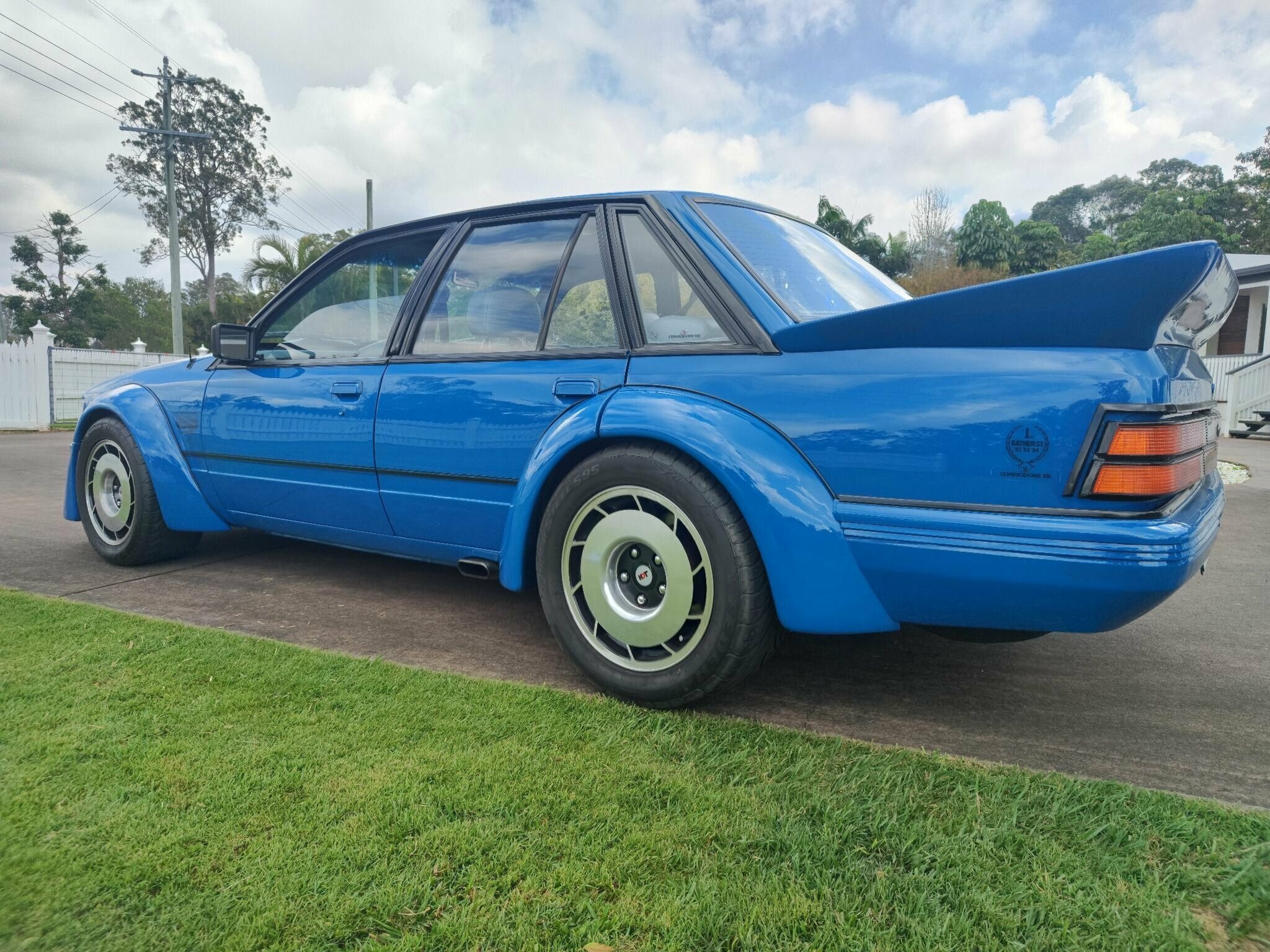 1985 HOLDEN COMMODORE VK EXECUTIVE AUTOMATIC SEDAN